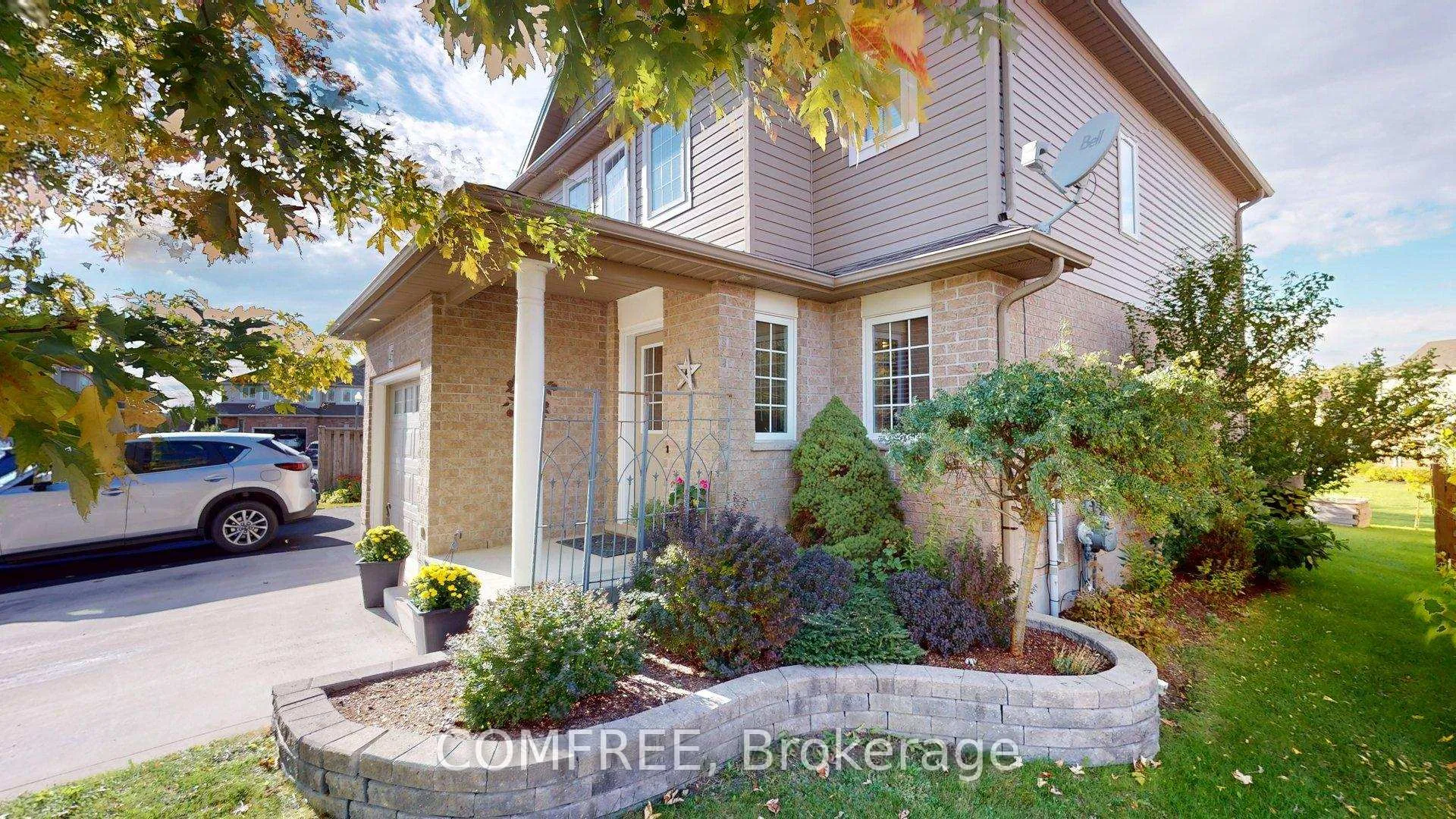 Photo 2 of 45 Pond View Drive, Wellesley — HOMEH