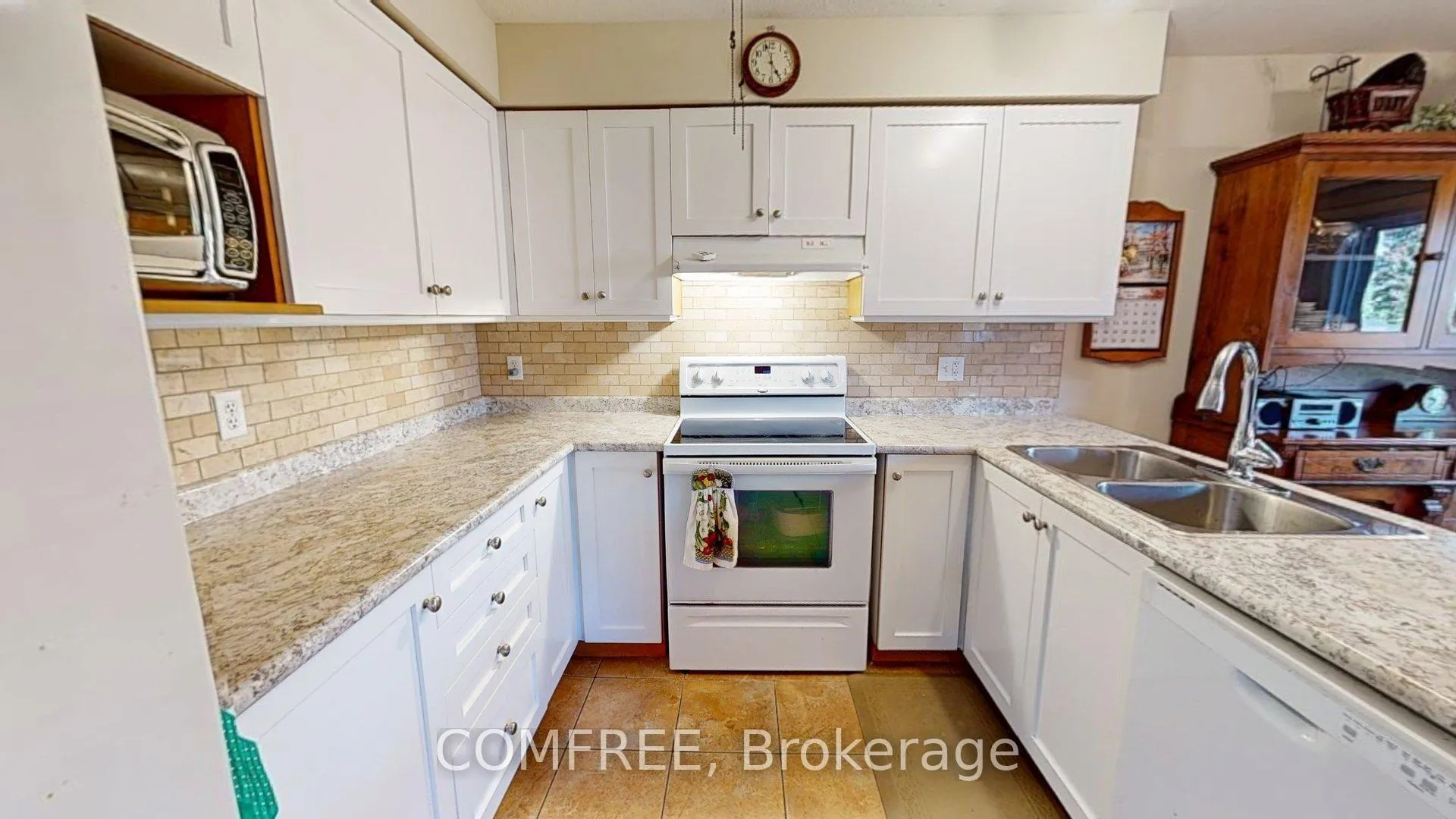 Photo 4 of 45 Pond View Drive, Wellesley — HOMEH