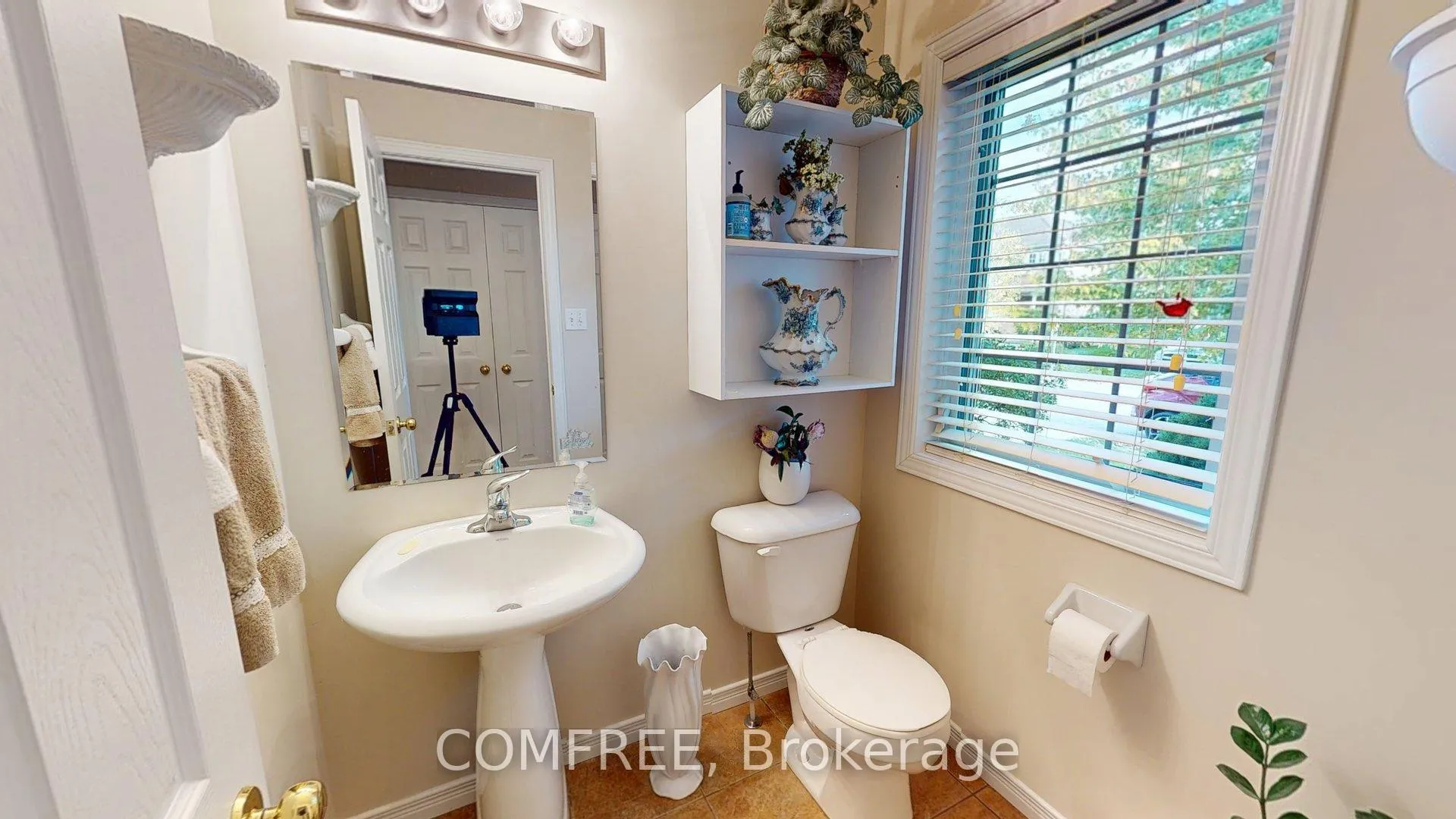 Photo 7 of 45 Pond View Drive, Wellesley — HOMEH