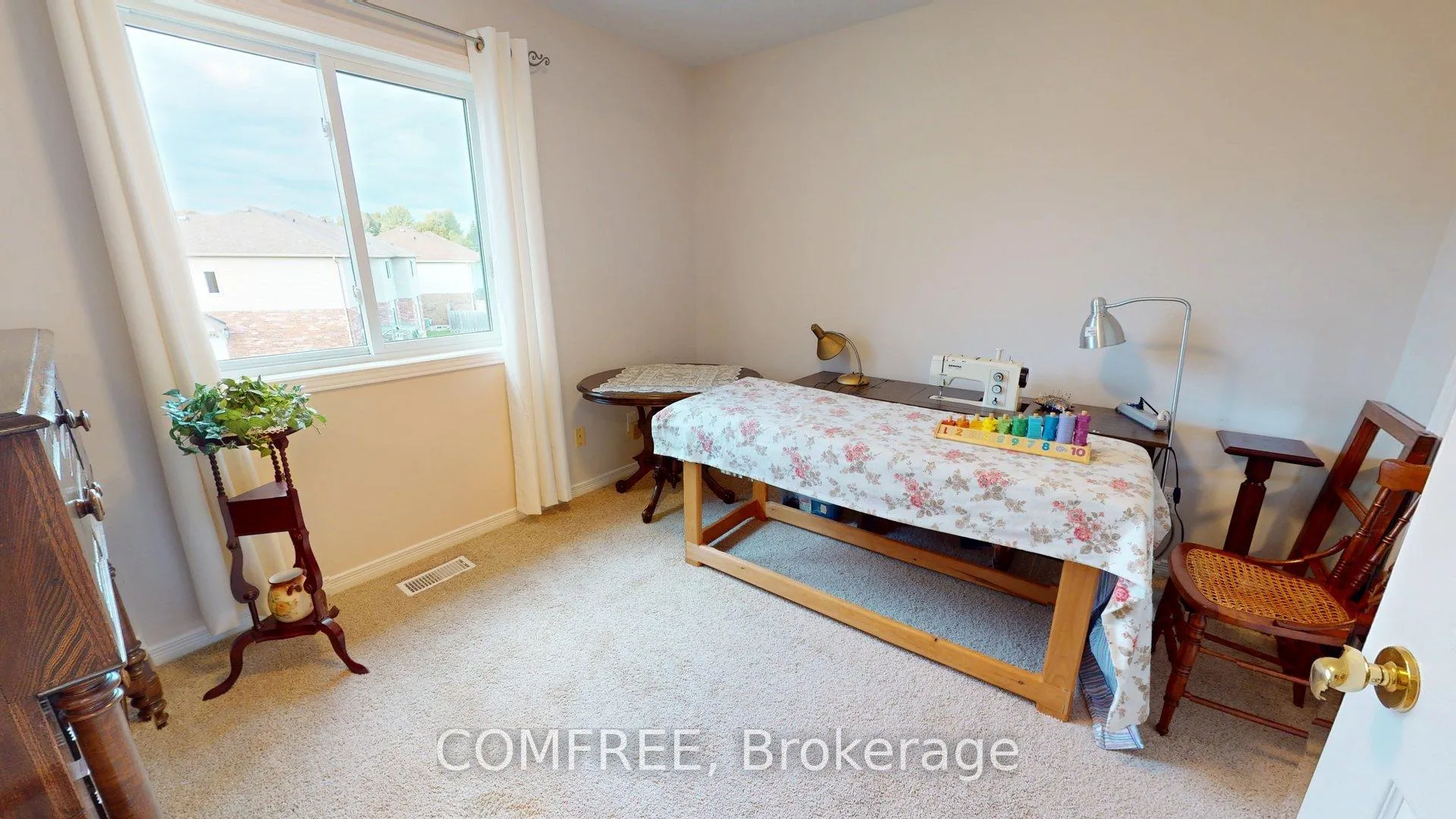Photo 13 of 45 Pond View Drive, Wellesley — HOMEH