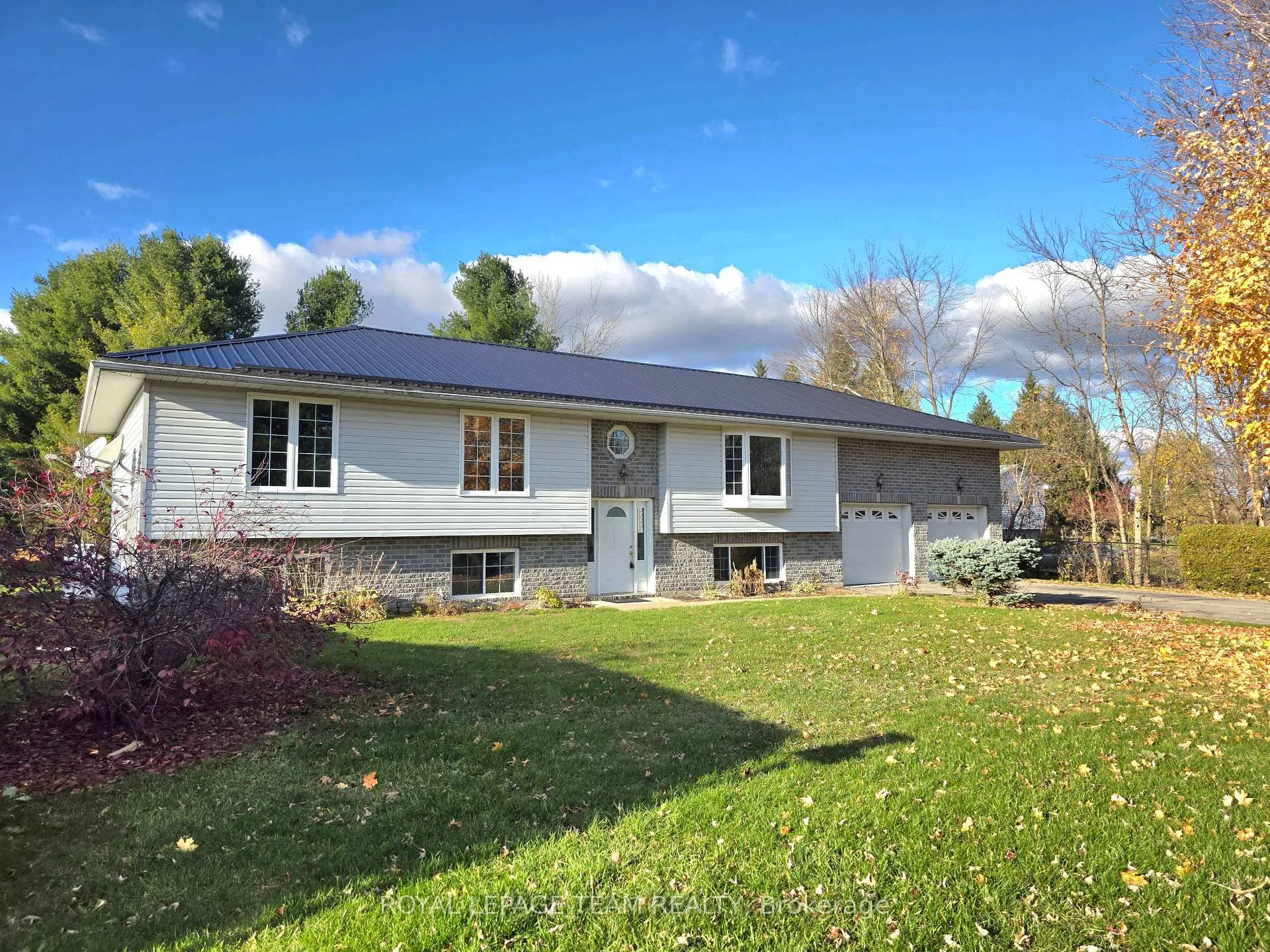 Photo 2 of 712 Hyndman Road, Edwardsburgh/Cardinal, Edwardsburgh/Cardinal Twp — HOMEH