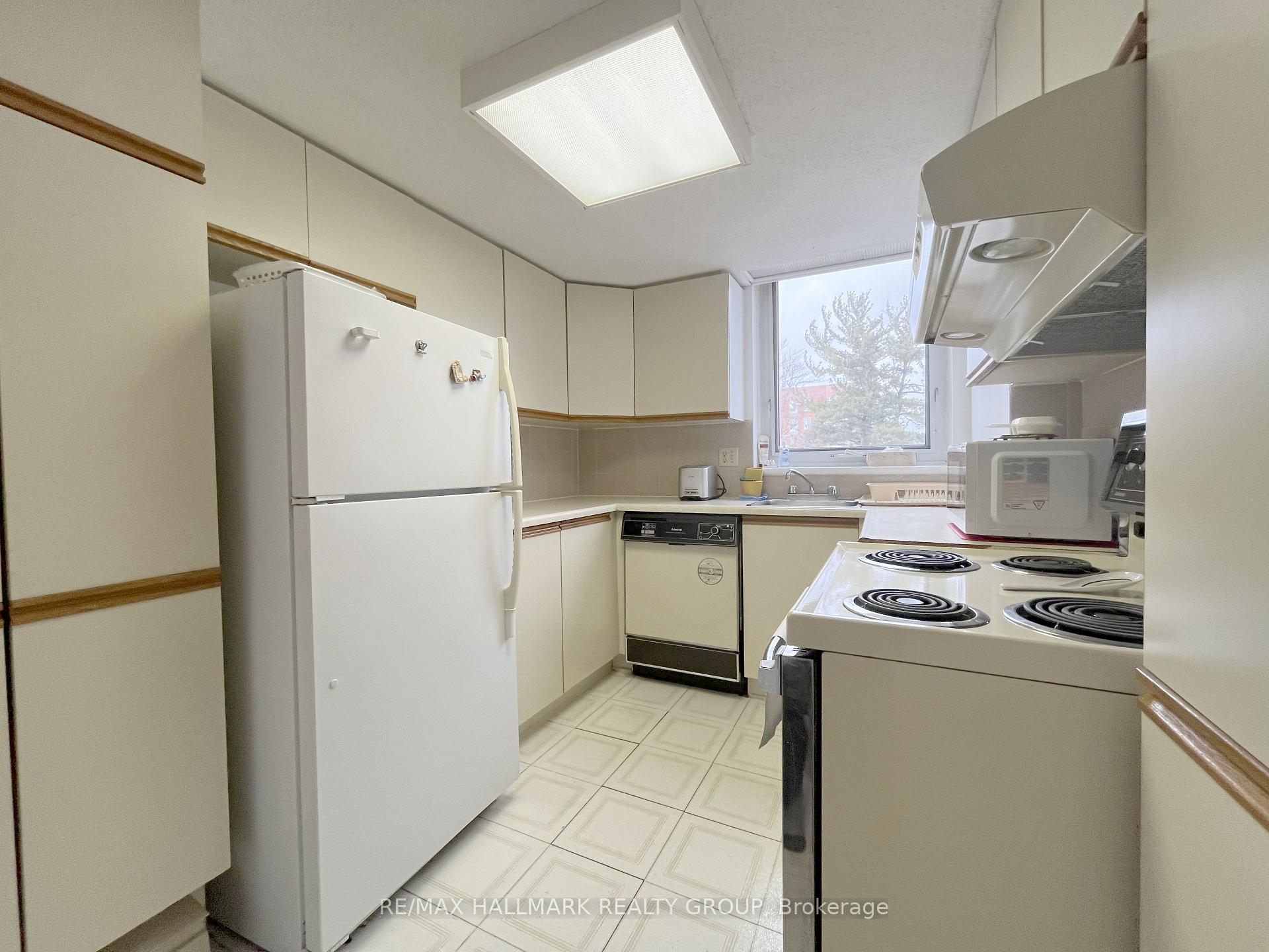 Photo 3 of Unit 608, 80 Sandcastle Drive, Ottawa, Leslie Park — HOMEH
