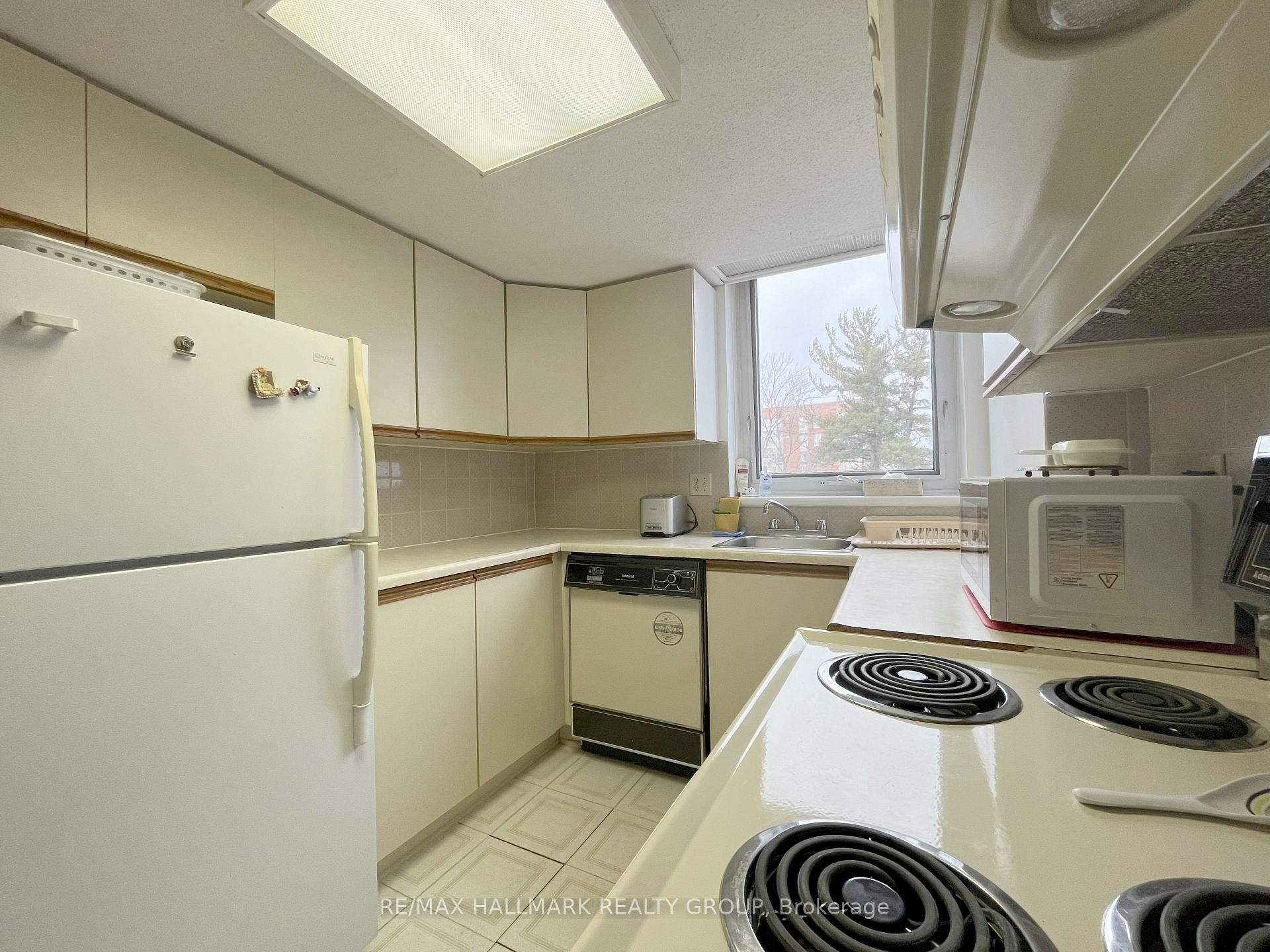 Photo 4 of Unit 608, 80 Sandcastle Drive, Ottawa, Leslie Park — HOMEH