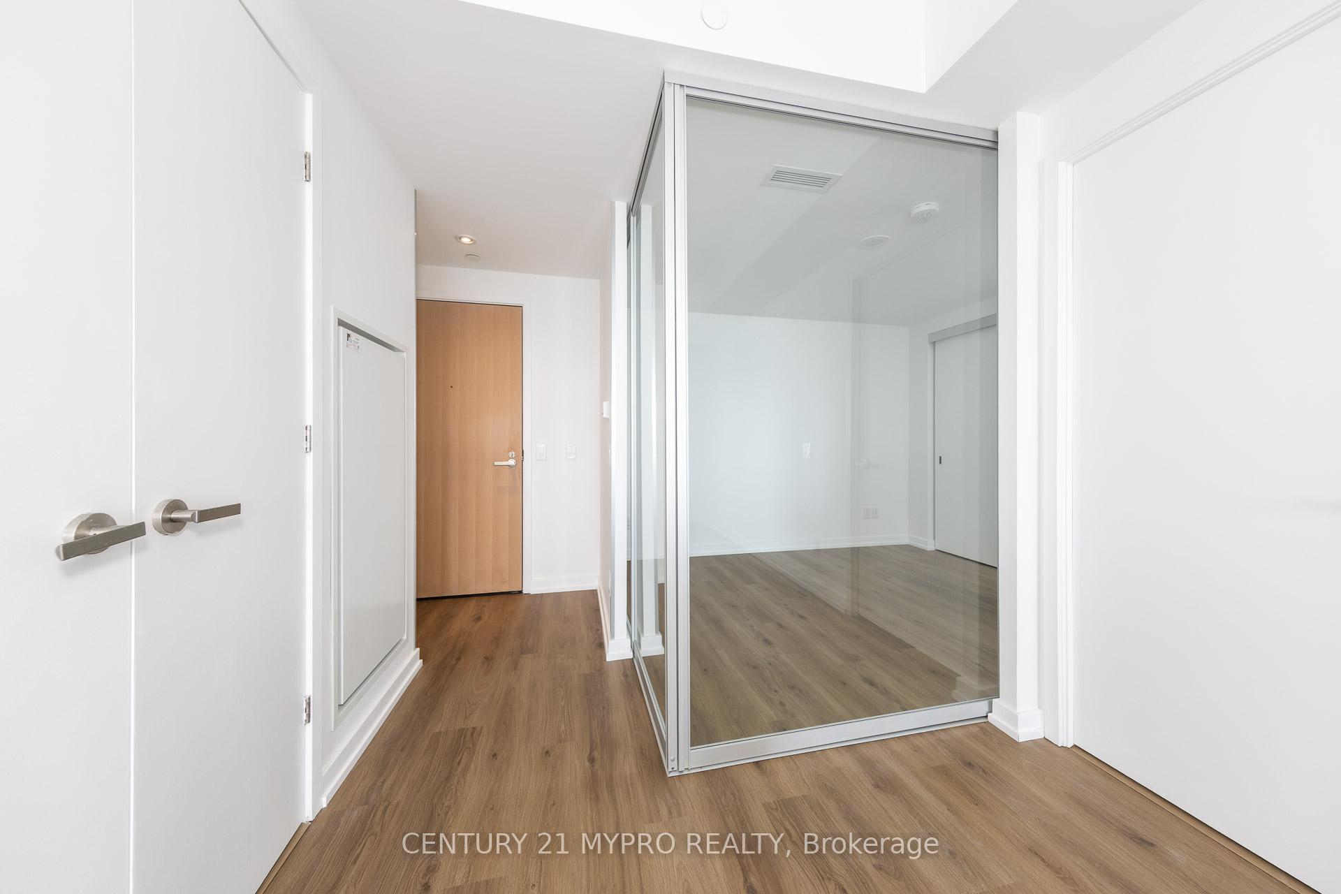 Photo 5 of Unit 2501, 5 Soudan Avenue, Toronto, Mount Pleasant West — HOMEH
