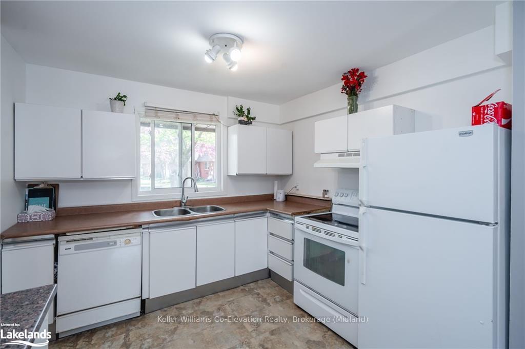 Photo 4 of 584 Tenth Street, Collingwood — HOMEH