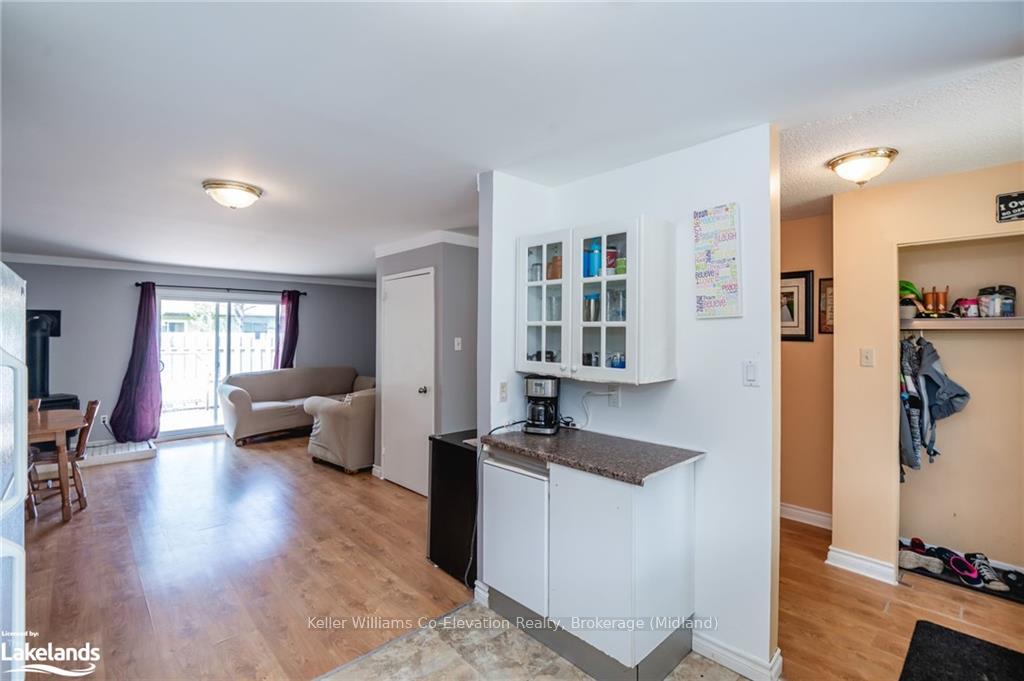 Photo 5 of 584 Tenth Street, Collingwood — HOMEH
