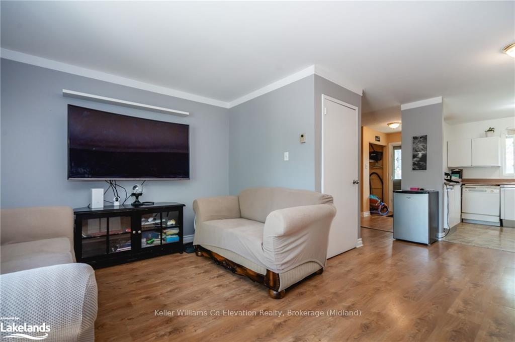 Photo 8 of 584 Tenth Street, Collingwood — HOMEH