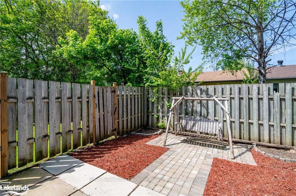 Photo 16 of 584 Tenth Street, Collingwood — HOMEH