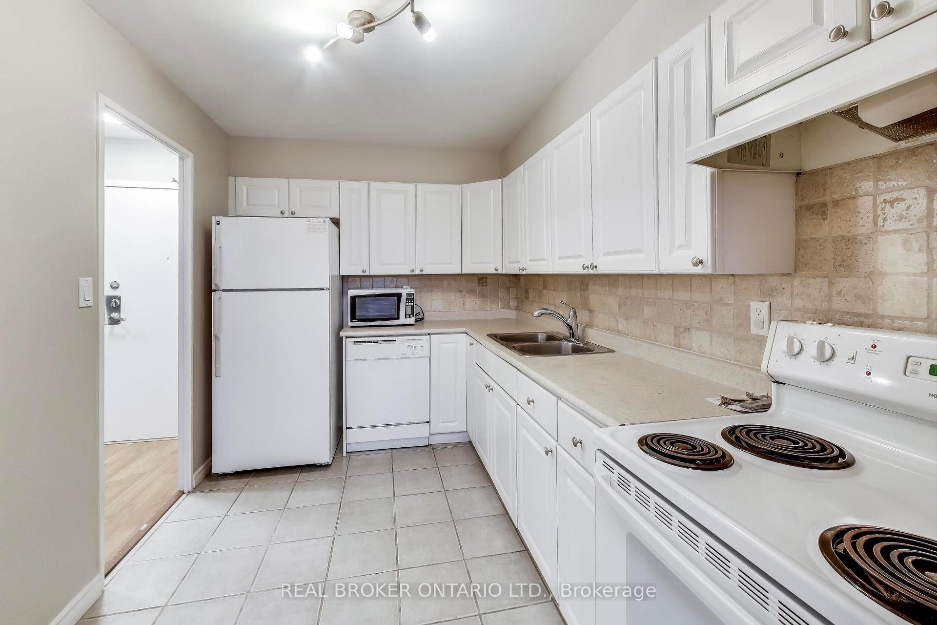 Photo 10 of Unit 1917, 10 Edgecliff Golfway, Toronto, Flemingdon Park — HOMEH