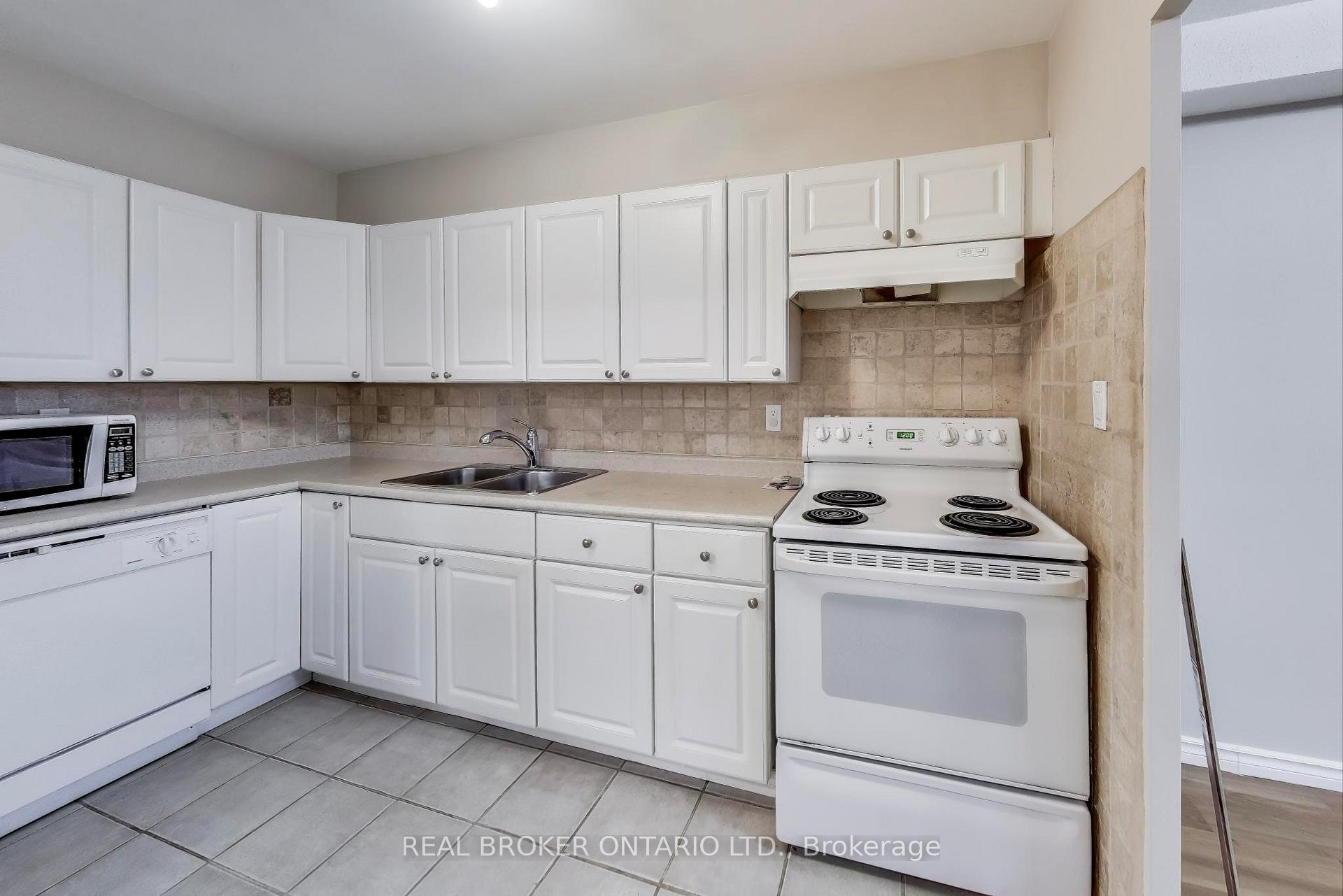 Photo 17 of Unit 1917, 10 Edgecliff Golfway, Toronto, Flemingdon Park — HOMEH