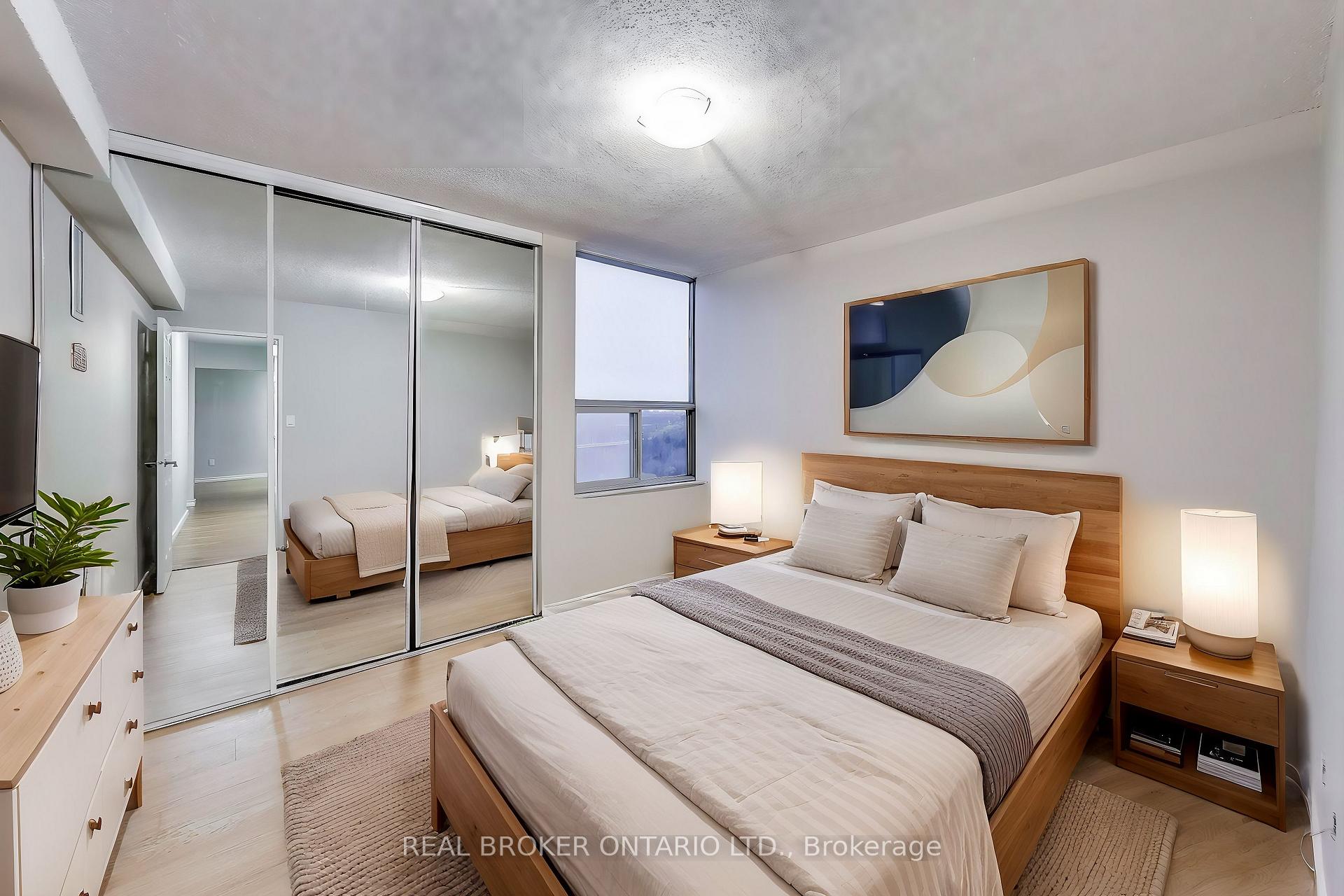 Photo 8 of Unit 1917, 10 Edgecliff Golfway, Toronto, Flemingdon Park — HOMEH