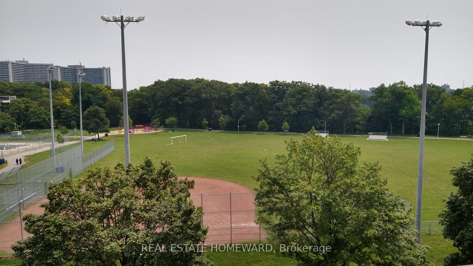 Photo 9 of Unit 417, 1 Leaside Park Drive, Toronto, Thorncliffe Park — HOMEH