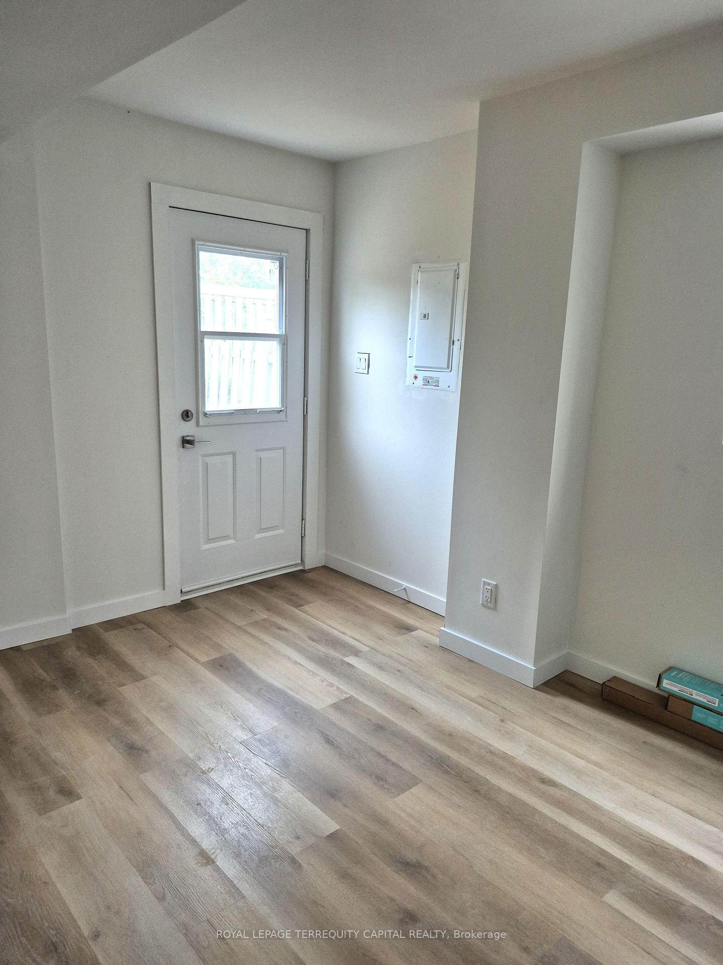 Photo 2 of Unit Lower, 61 Downing Crescent, Barrie, Holly — HOMEH