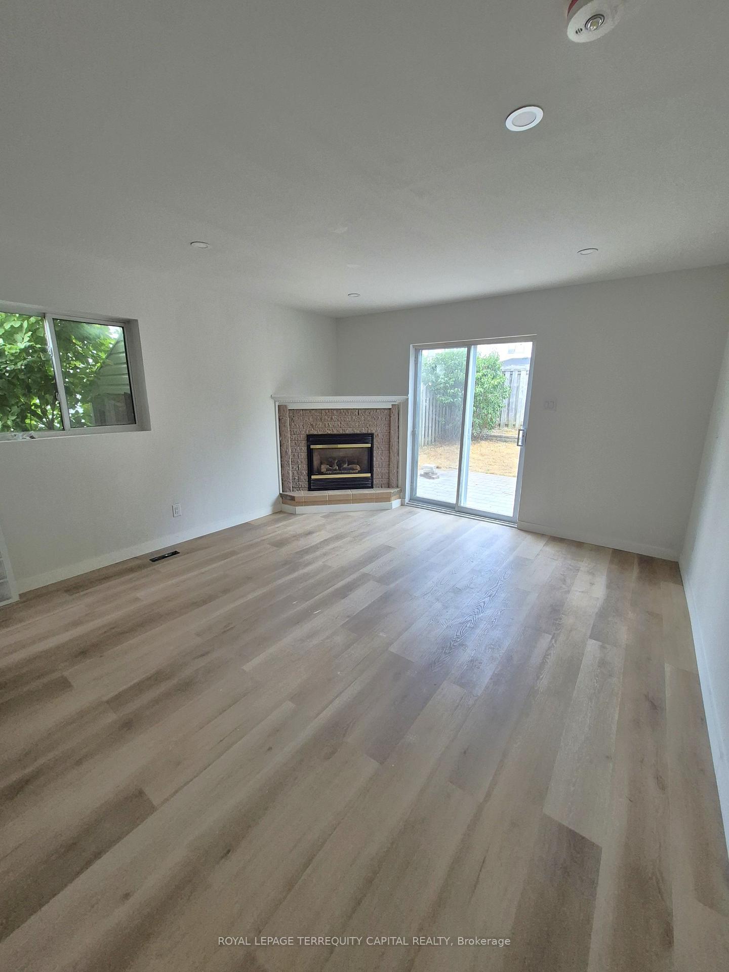 Photo 5 of Unit Lower, 61 Downing Crescent, Barrie, Holly — HOMEH