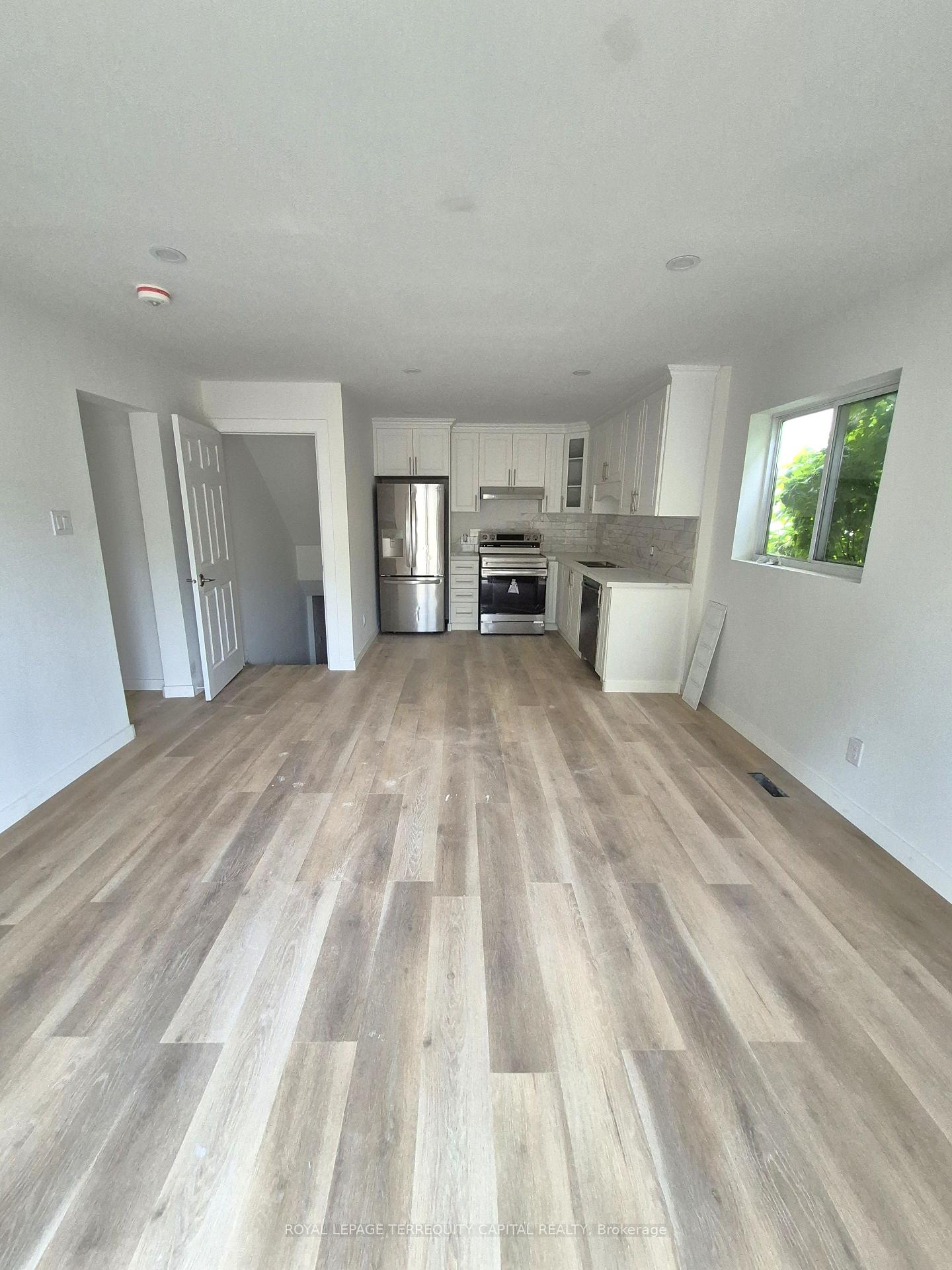 Photo 6 of Unit Lower, 61 Downing Crescent, Barrie, Holly — HOMEH