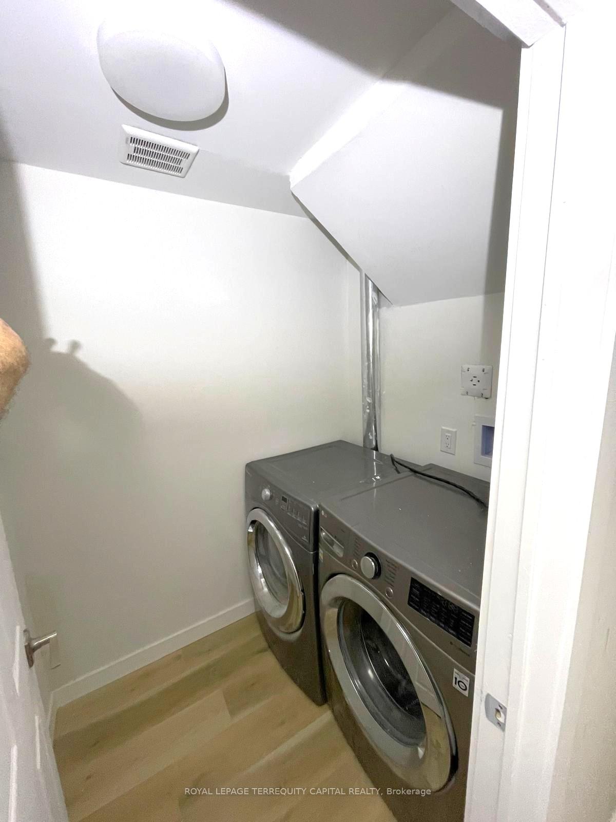 Photo 10 of Unit Lower, 61 Downing Crescent, Barrie, Holly — HOMEH