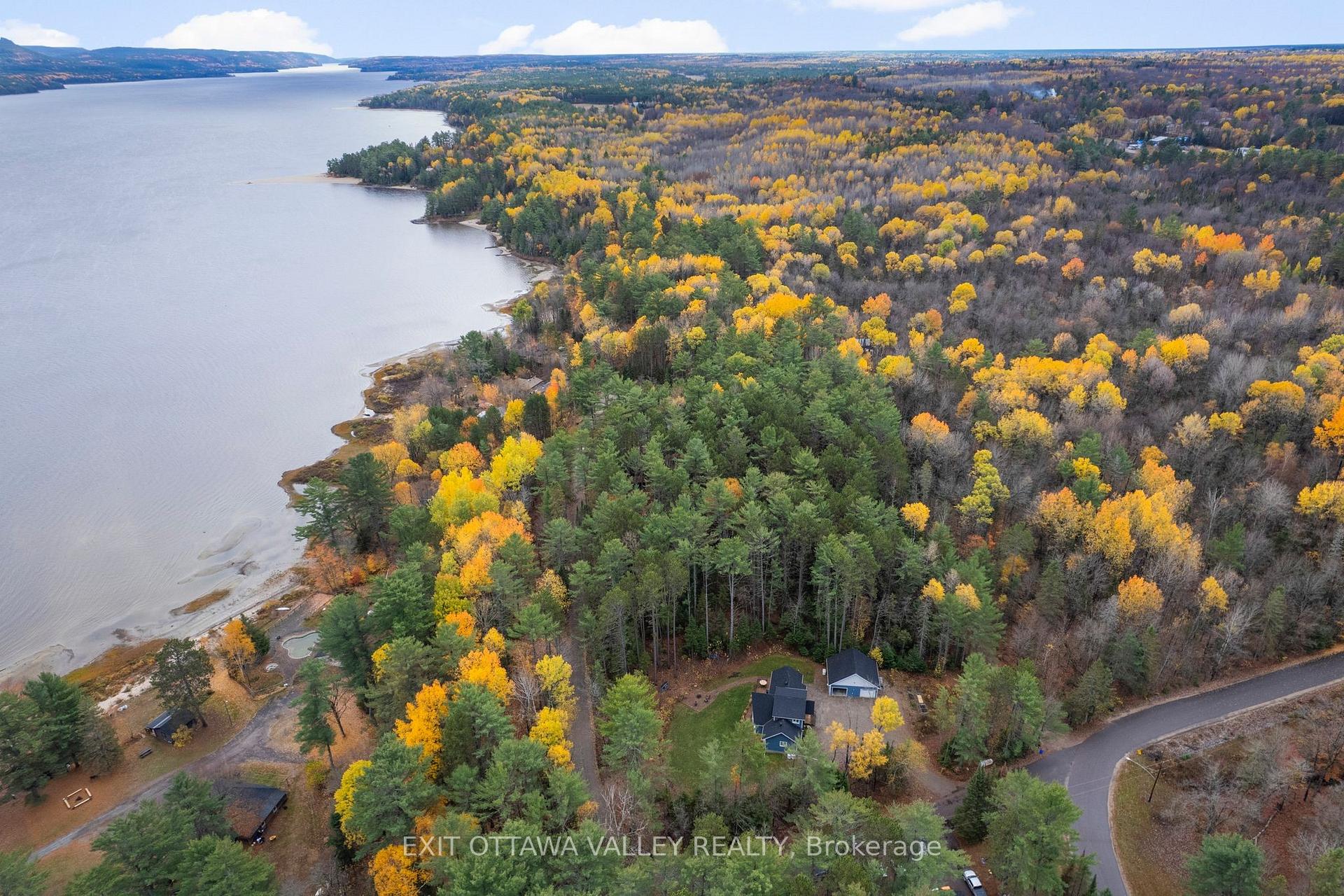 Photo 8 of part 13 Moose Avenue, Deep River — HOMEH
