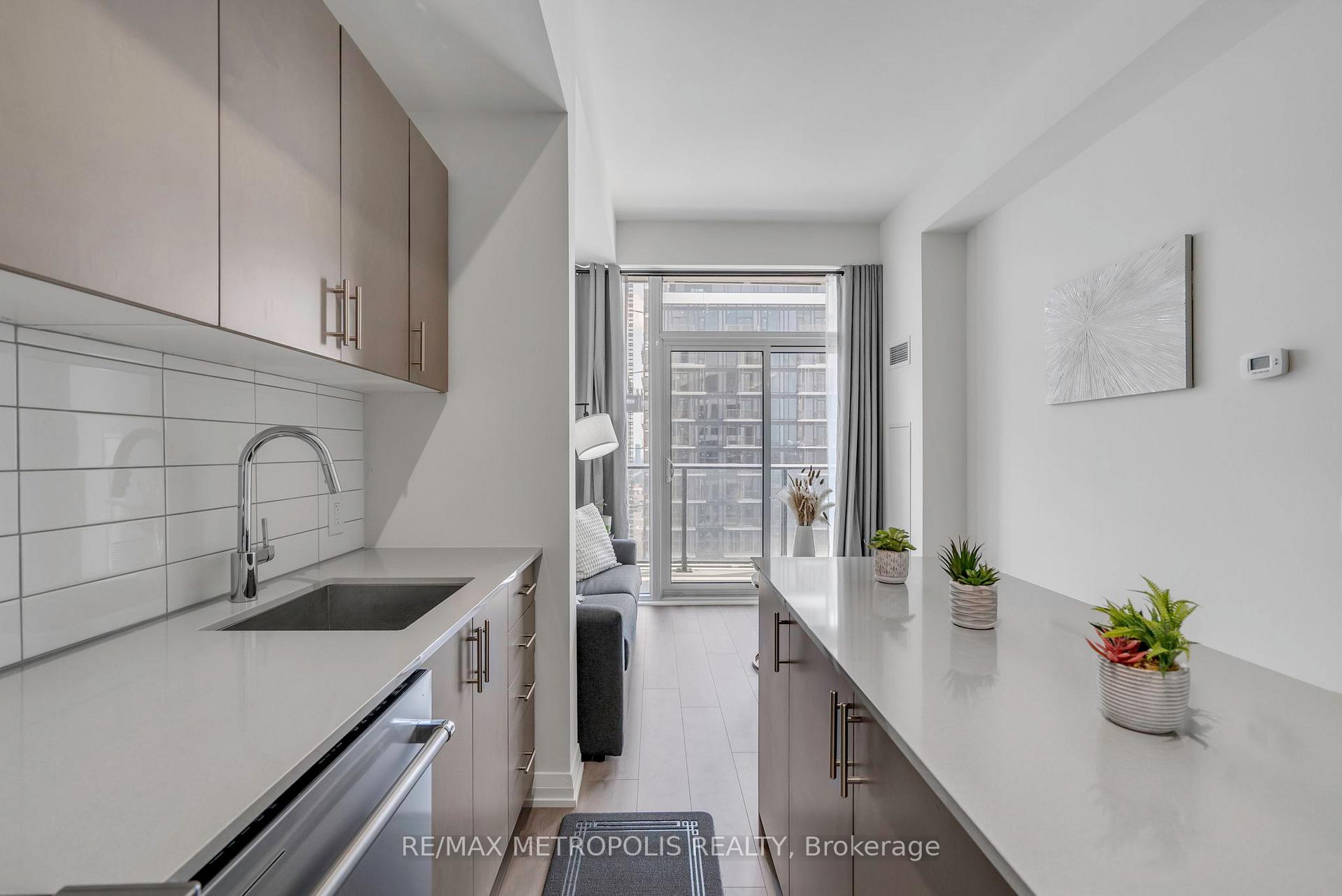 Photo 8 of Unit 2516, 9000 Jane Street, Vaughan, Vellore Village — HOMEH