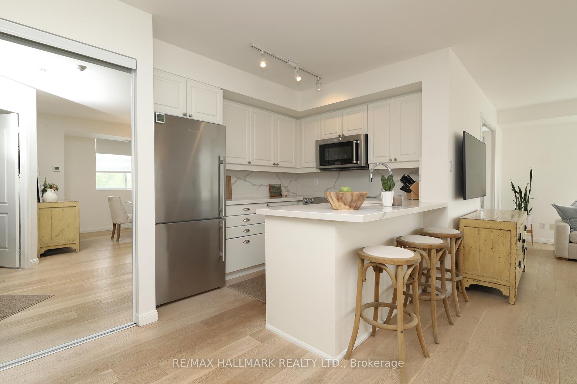 Photo 6 of Unit 403, 55 Lorindale Avenue, Toronto, Lawrence Park North — HOMEH