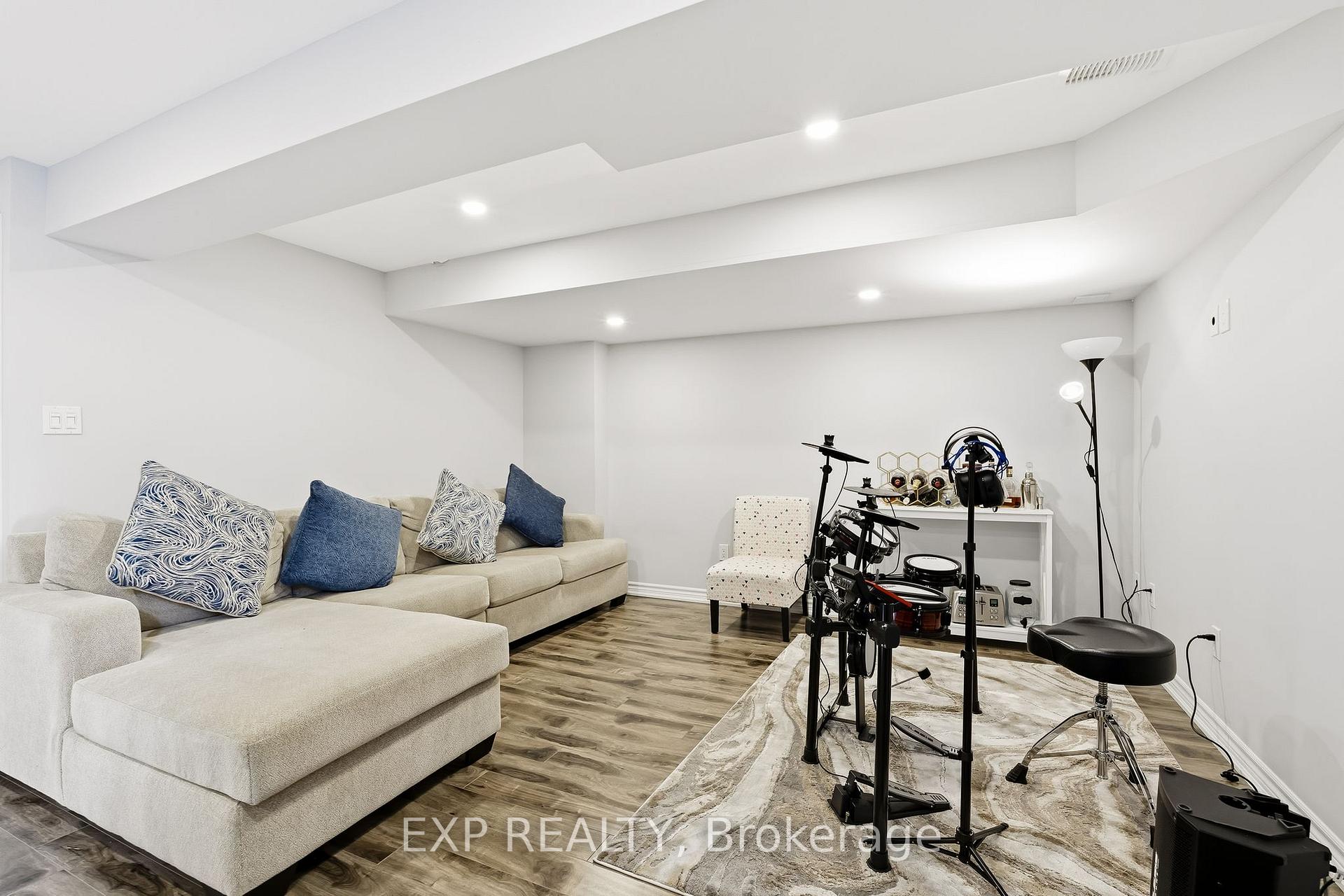 Photo 35 of 99 Honeyman Drive, Clarington, Bowmanville — HOMEH