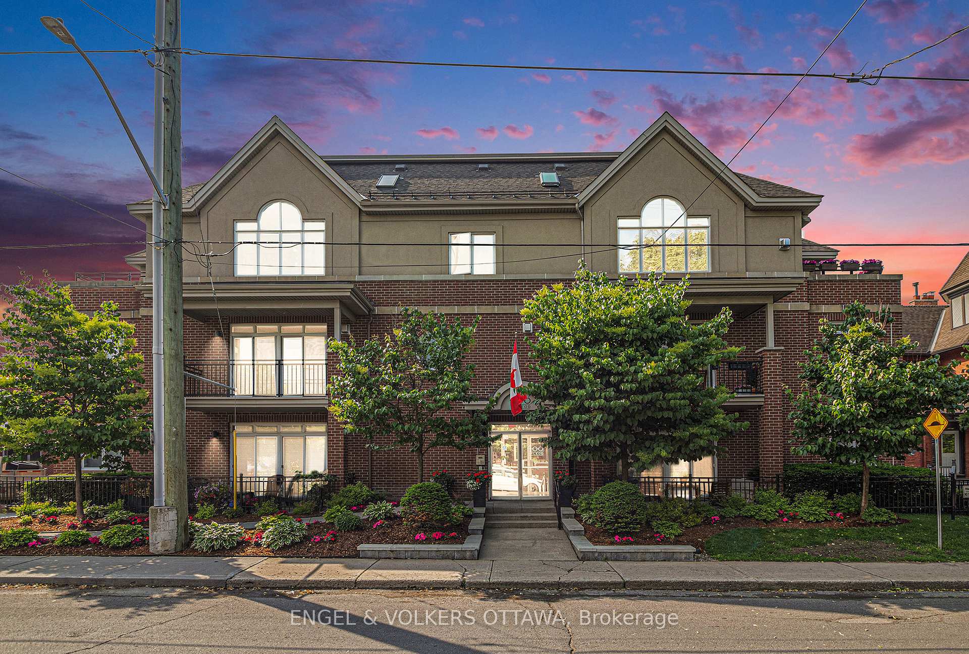 Front of Unit 104, 400 Mcleod Street