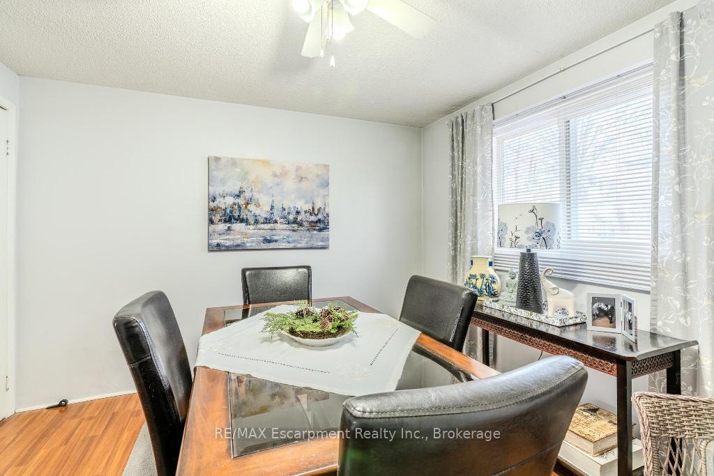 Photo 8 of Unit 9, 523 Parkview Crescent, Cambridge — HOMEH