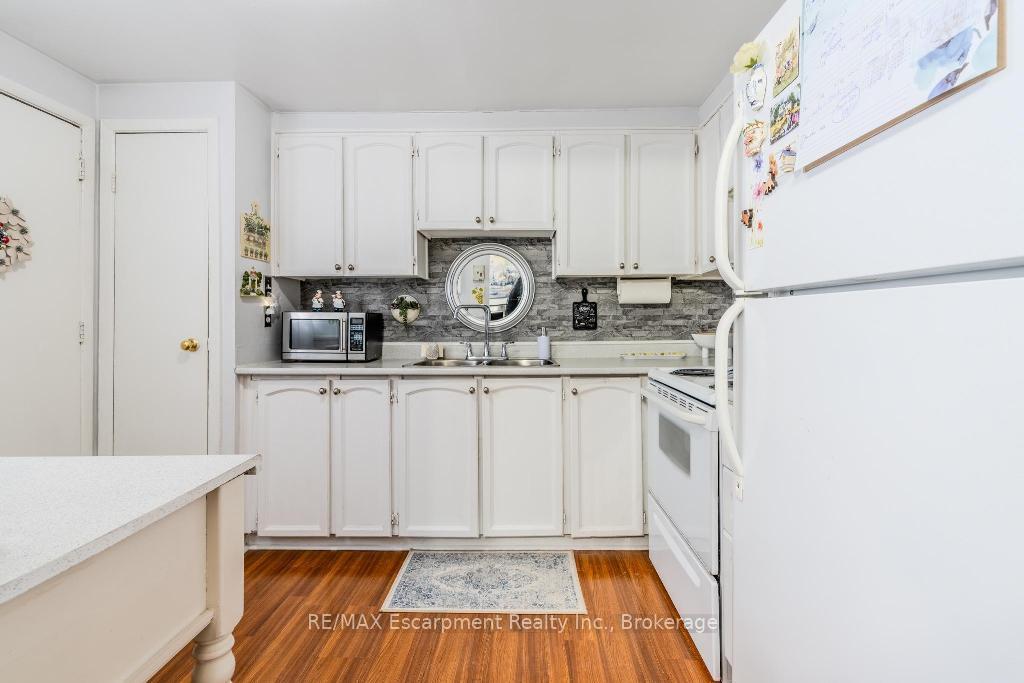 Photo 9 of Unit 9, 523 Parkview Crescent, Cambridge — HOMEH