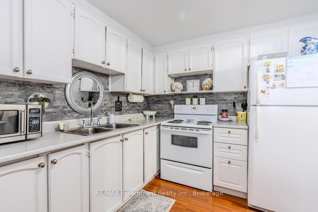 Photo 10 of Unit 9, 523 Parkview Crescent, Cambridge — HOMEH