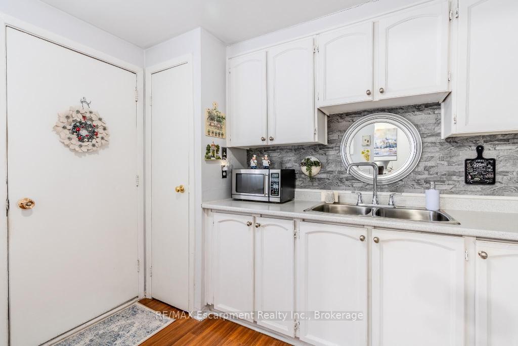 Photo 11 of Unit 9, 523 Parkview Crescent, Cambridge — HOMEH