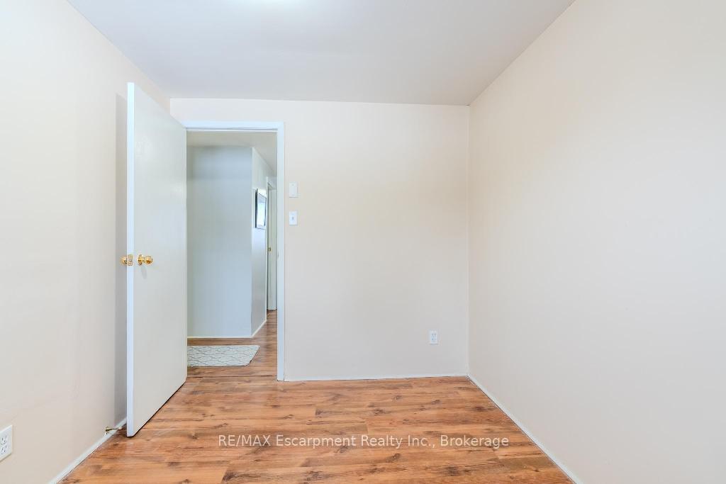 Photo 15 of Unit 9, 523 Parkview Crescent, Cambridge — HOMEH