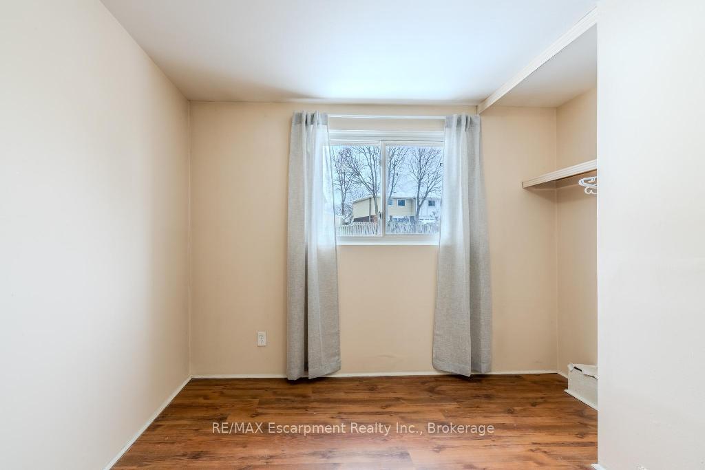 Photo 17 of Unit 9, 523 Parkview Crescent, Cambridge — HOMEH