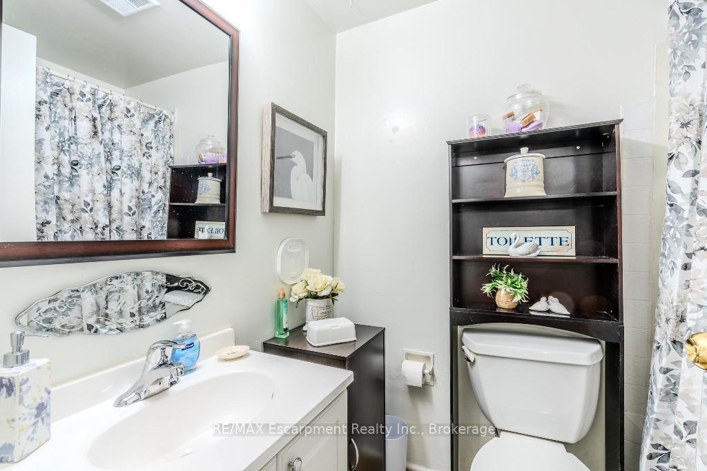 Photo 18 of Unit 9, 523 Parkview Crescent, Cambridge — HOMEH