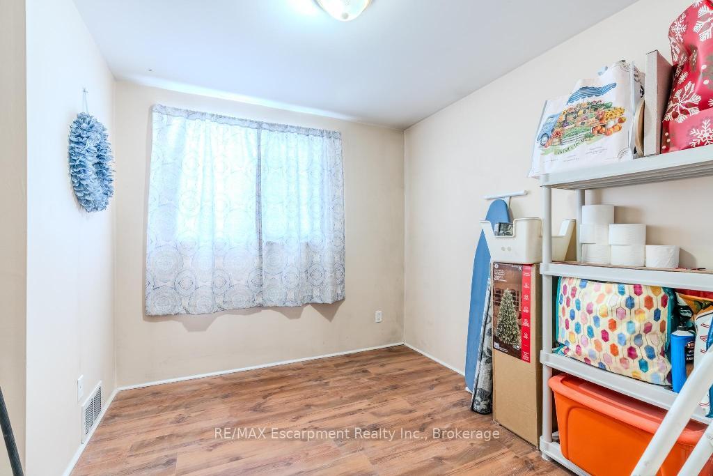 Photo 19 of Unit 9, 523 Parkview Crescent, Cambridge — HOMEH