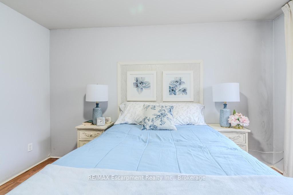 Photo 23 of Unit 9, 523 Parkview Crescent, Cambridge — HOMEH