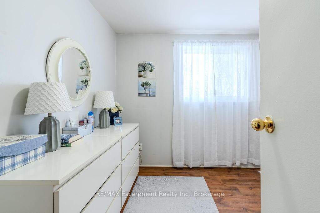 Photo 25 of Unit 9, 523 Parkview Crescent, Cambridge — HOMEH