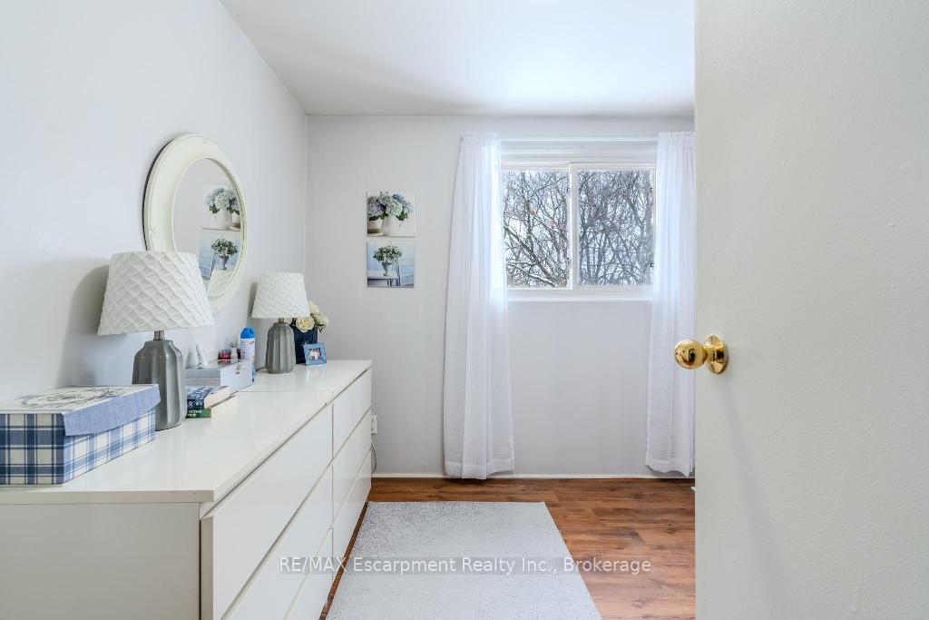 Photo 26 of Unit 9, 523 Parkview Crescent, Cambridge — HOMEH