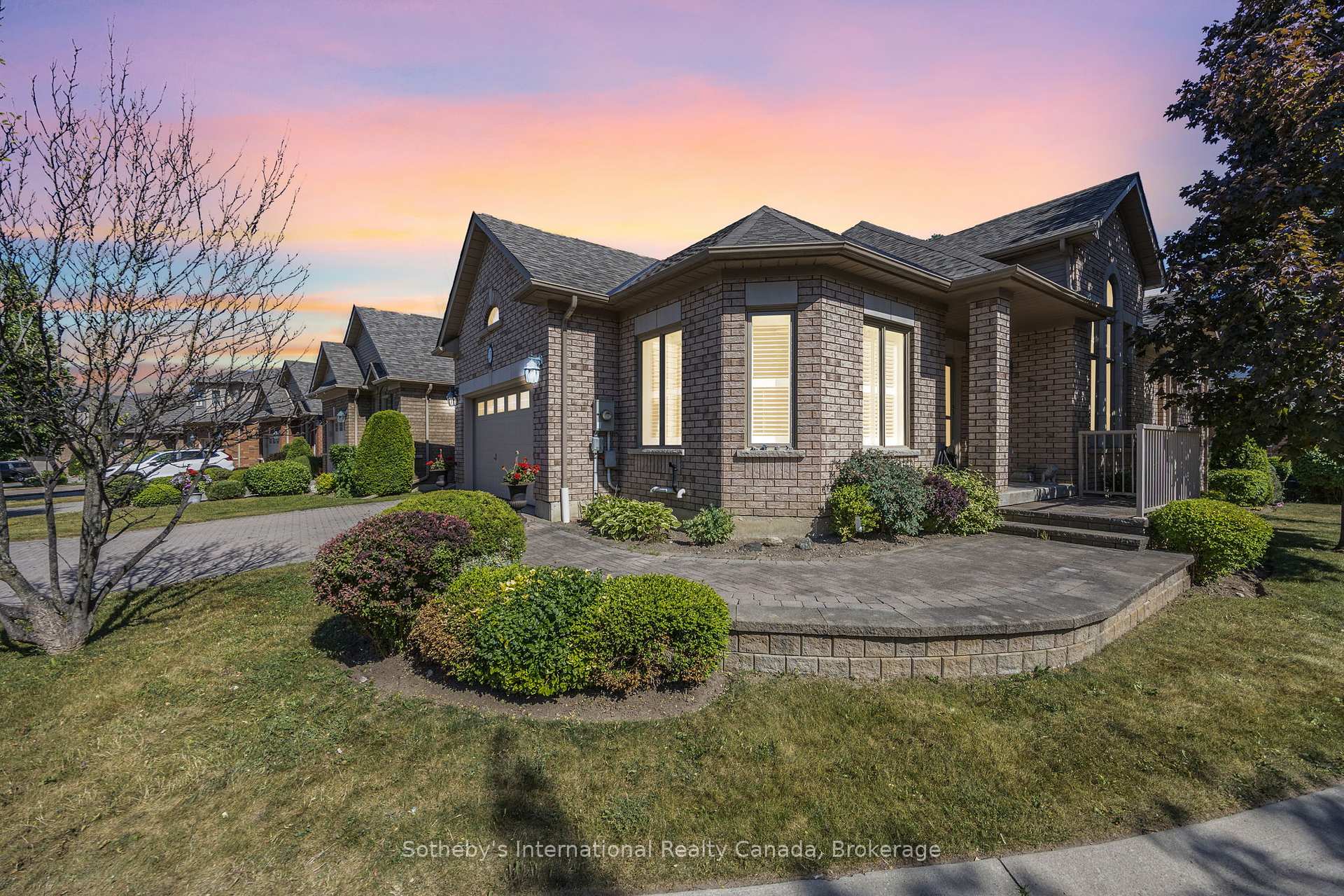 Photo 2 of 25 Renaissance Point, New Tecumseth, Rural New Tecumseth — HOMEH