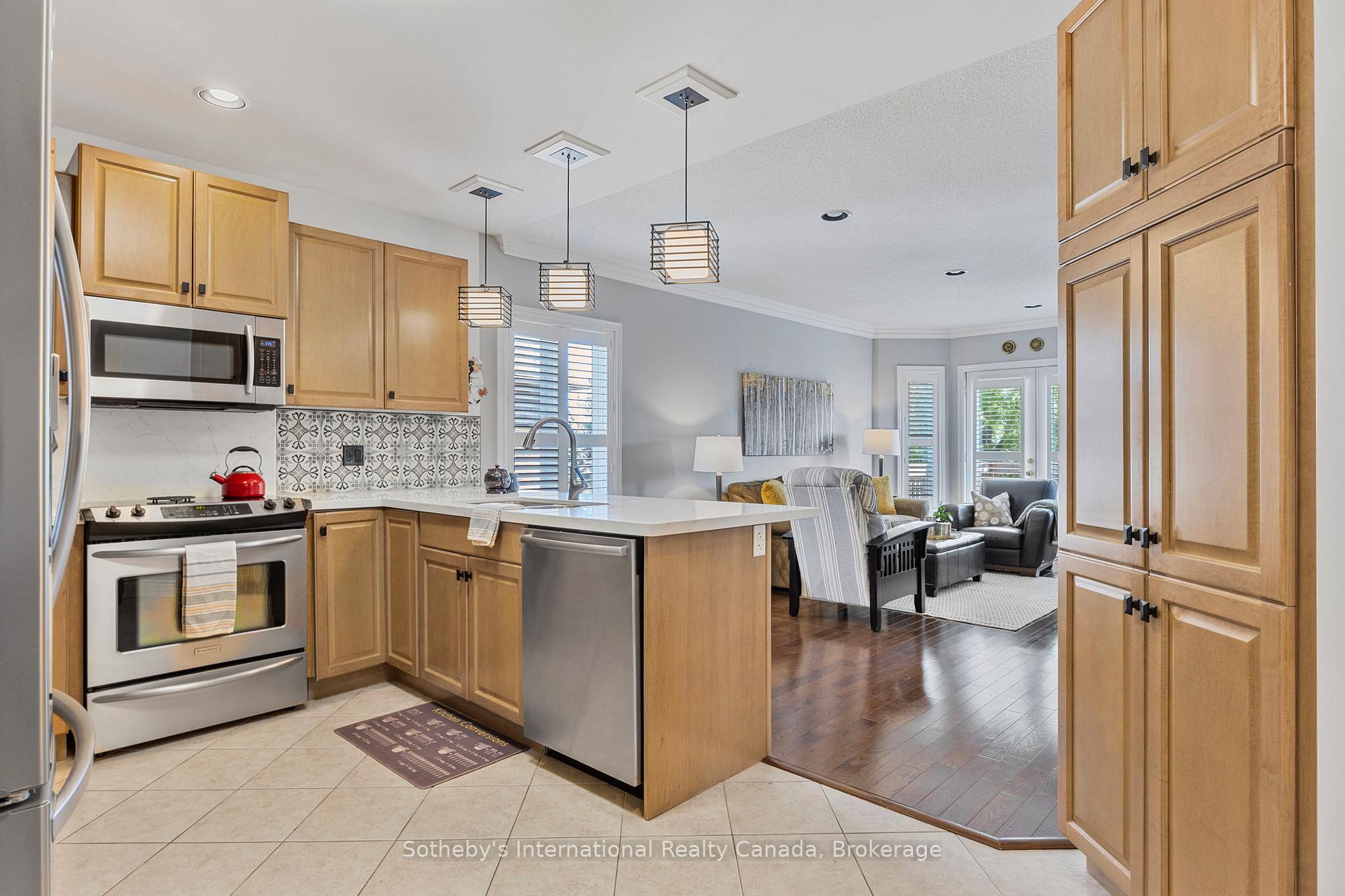 Photo 11 of 25 Renaissance Point, New Tecumseth, Rural New Tecumseth — HOMEH