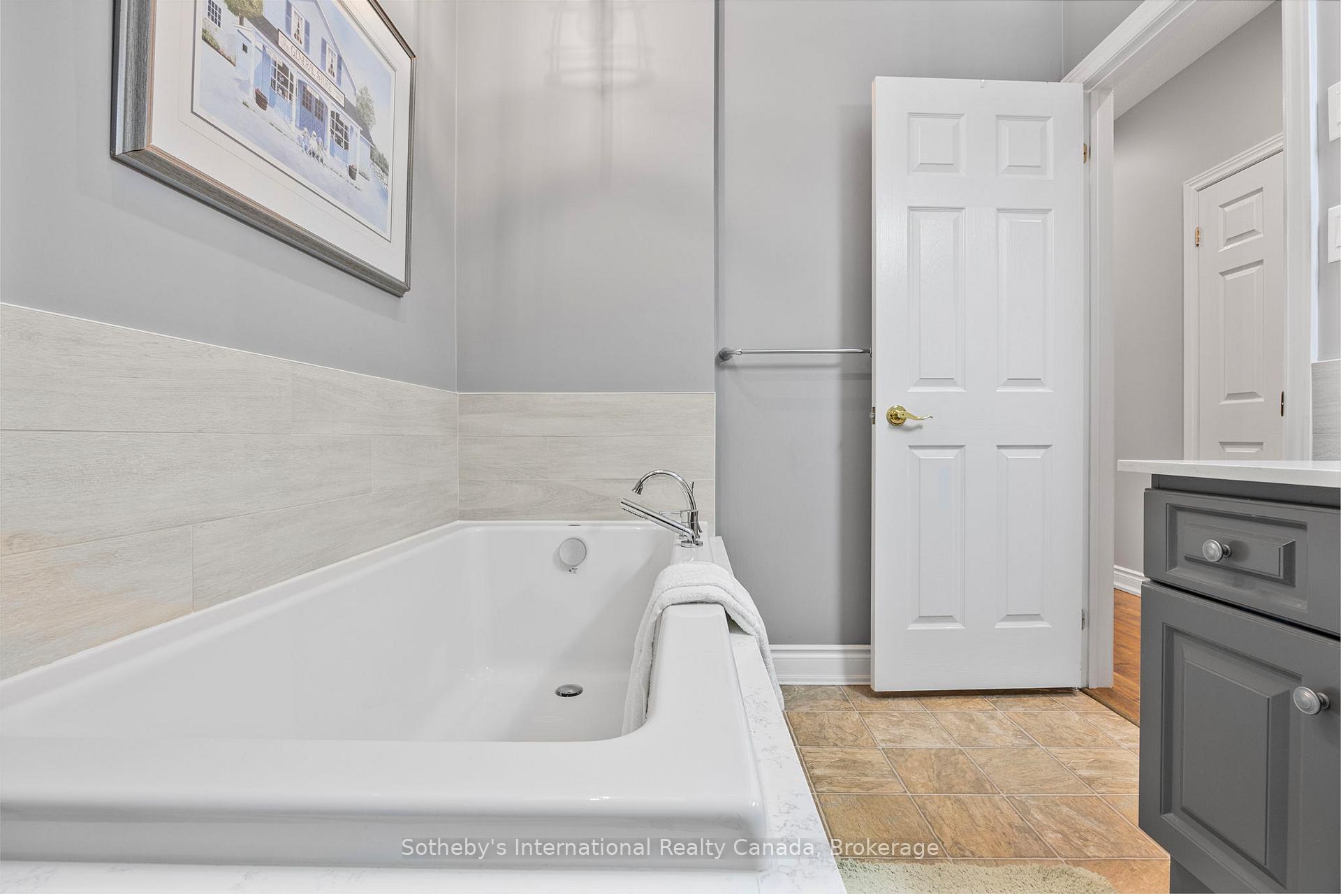 Photo 35 of 25 Renaissance Point, New Tecumseth, Rural New Tecumseth — HOMEH