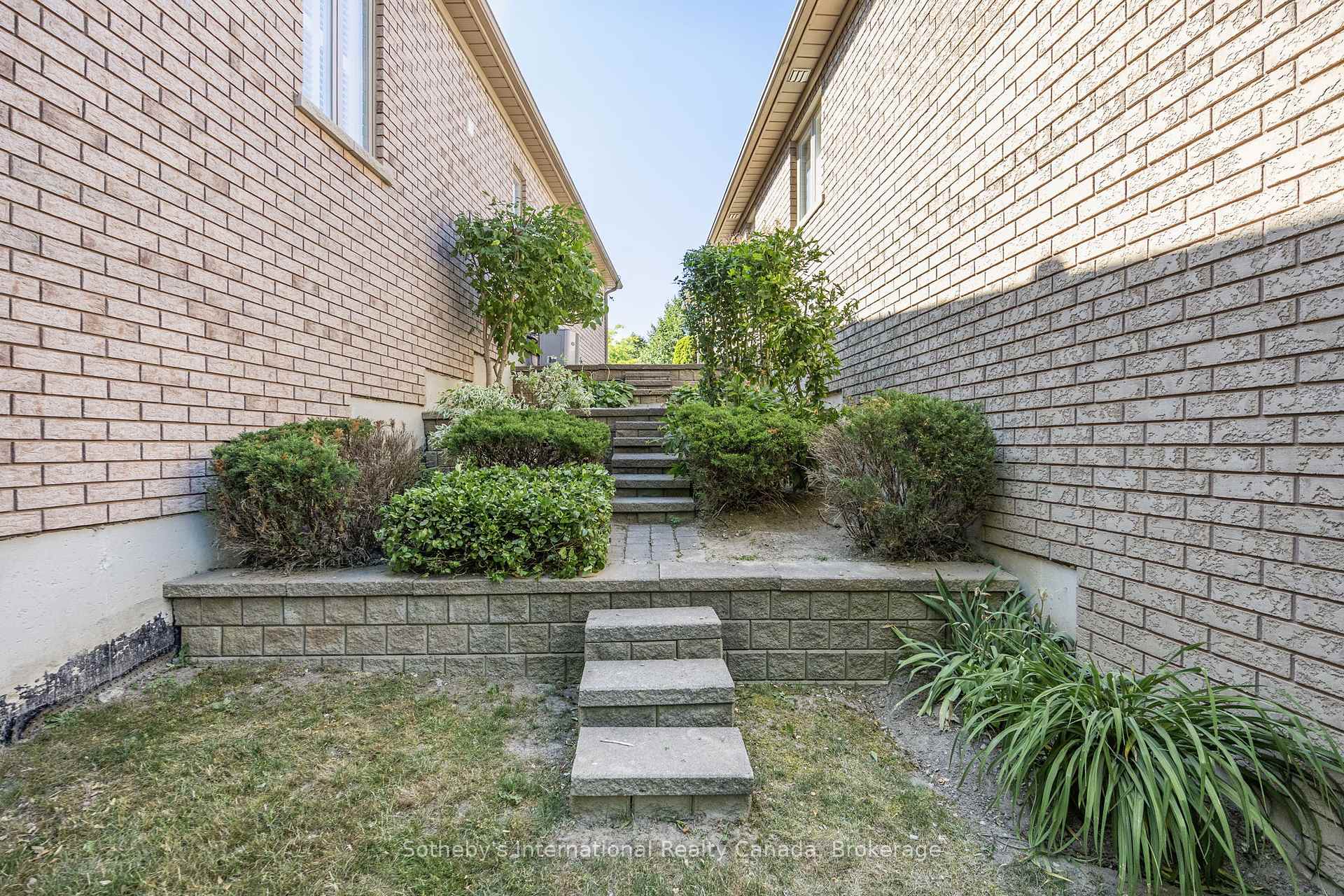 Photo 43 of 25 Renaissance Point, New Tecumseth, Rural New Tecumseth — HOMEH