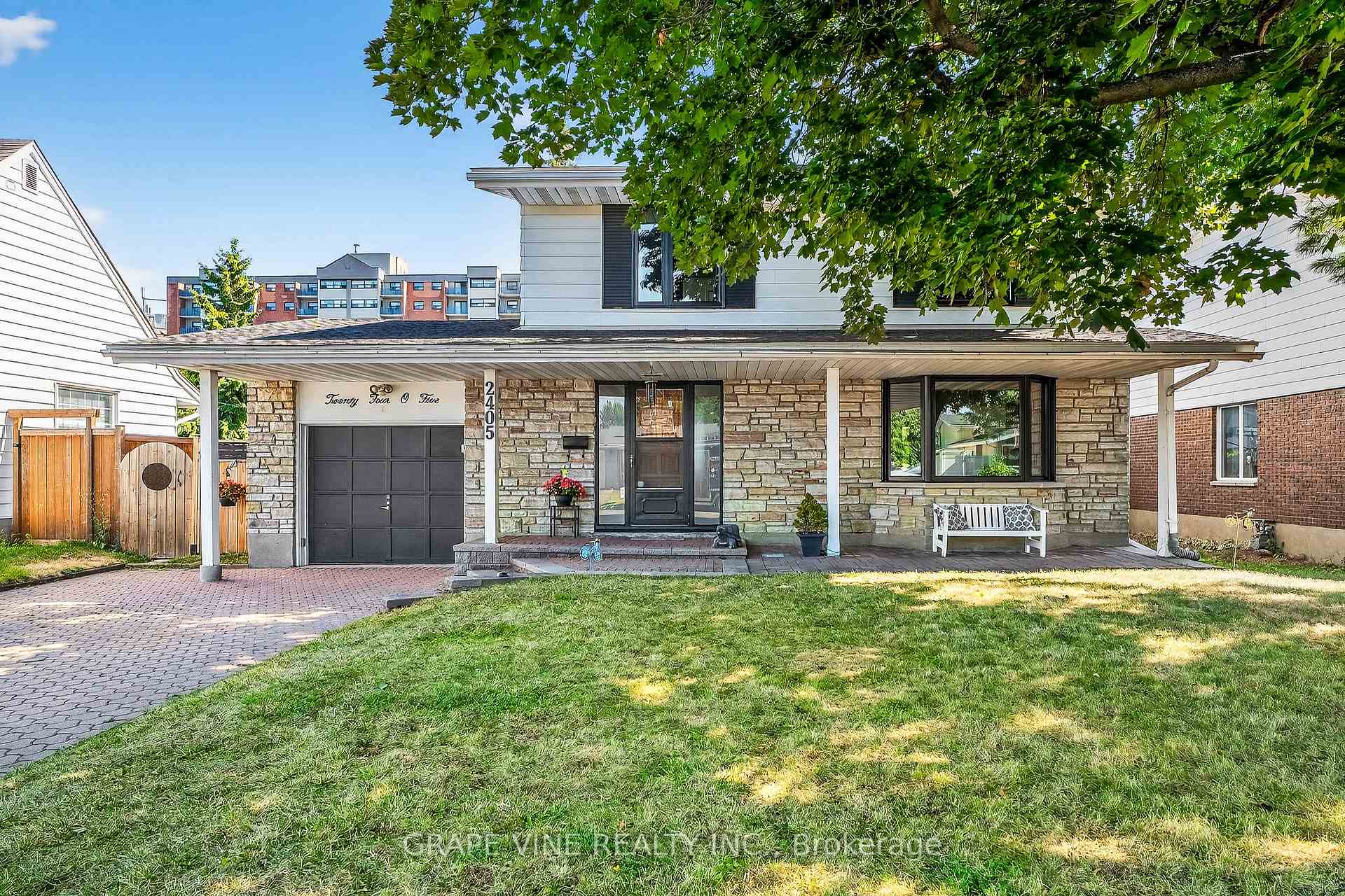 Photo 2 of 2405 Dwight Crescent, Ottawa, Hawthorne Meadows — HOMEH