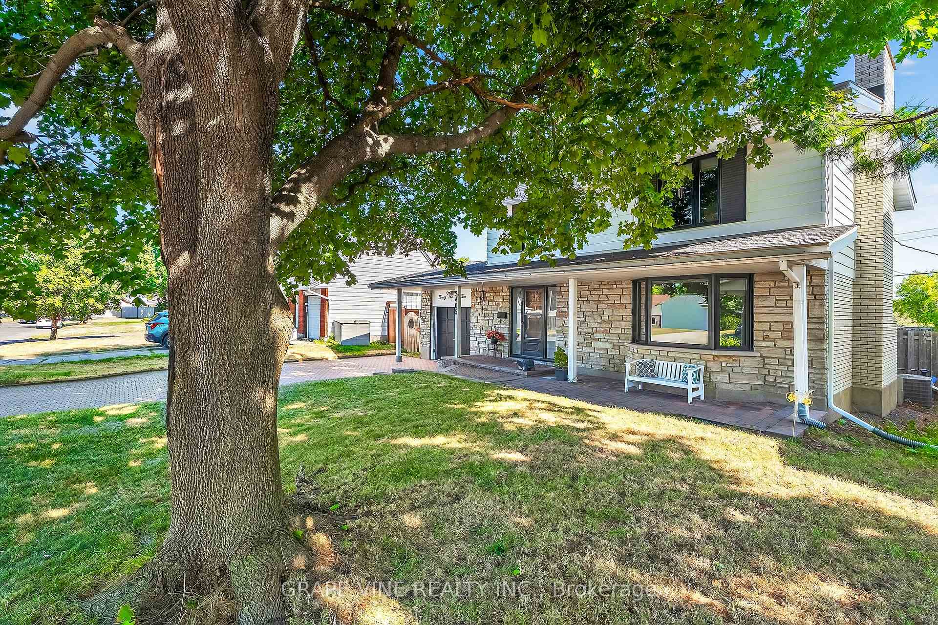 Photo 4 of 2405 Dwight Crescent, Ottawa, Hawthorne Meadows — HOMEH
