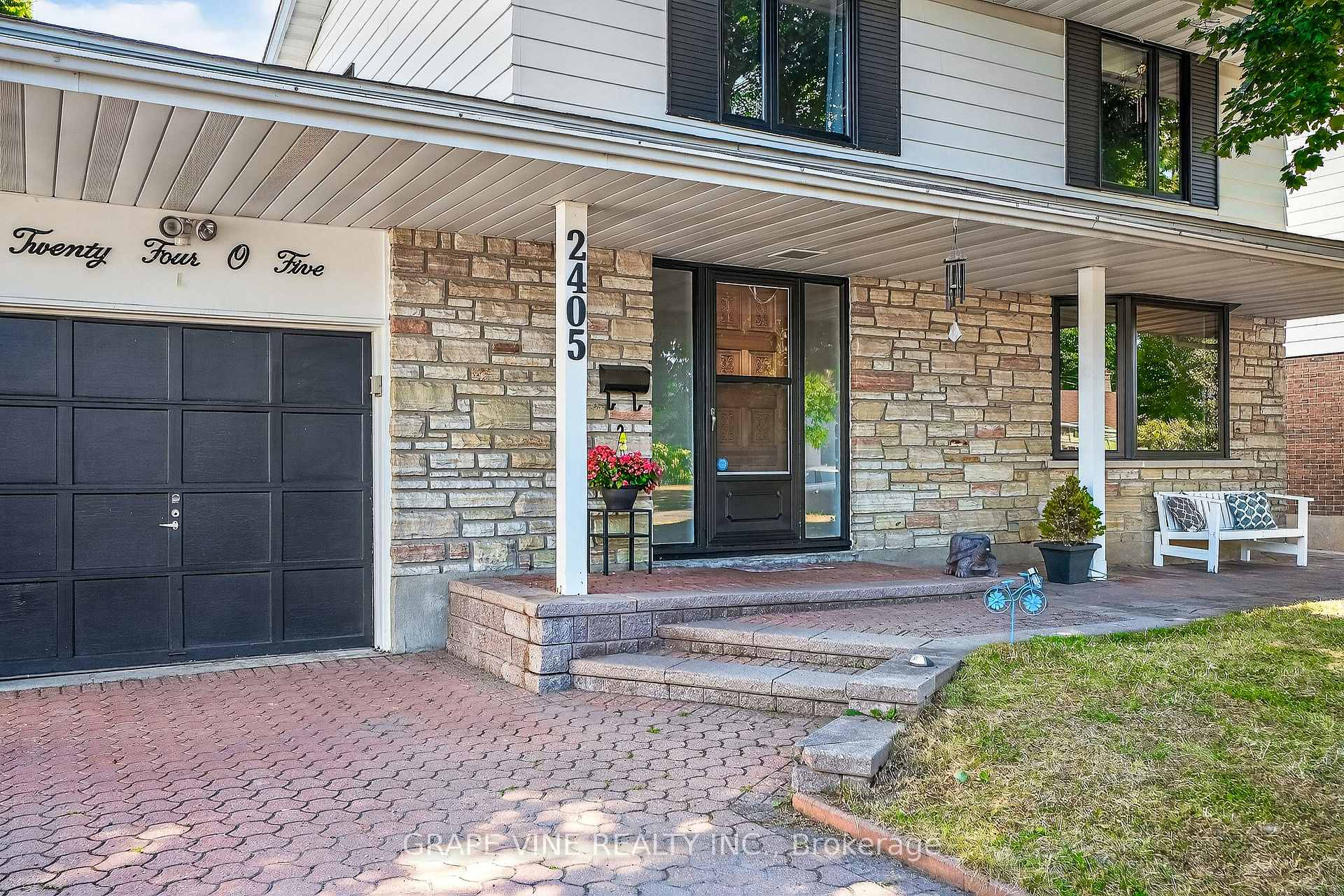 Photo 3 of 2405 Dwight Crescent, Ottawa, Hawthorne Meadows — HOMEH