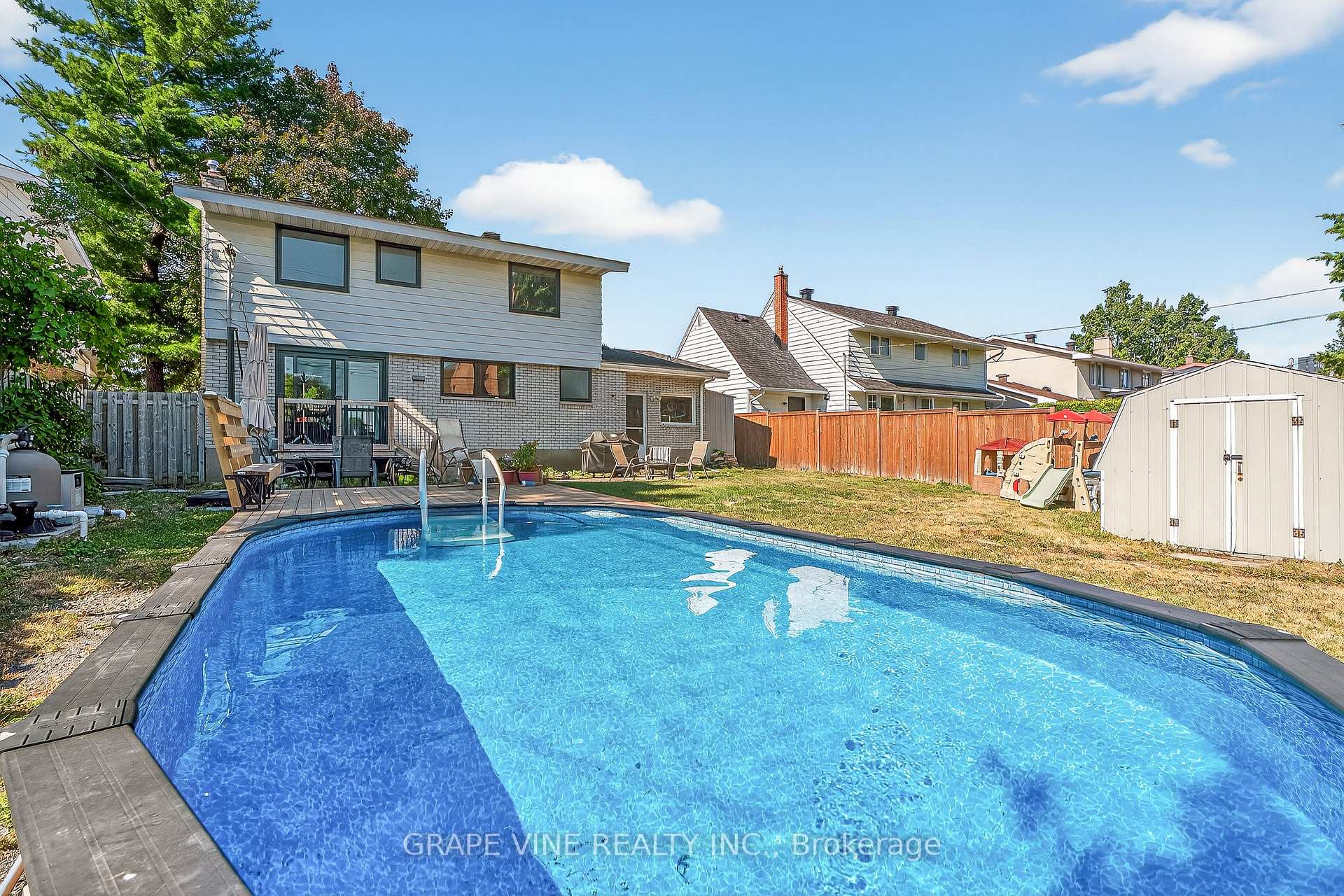 Photo 5 of 2405 Dwight Crescent, Ottawa, Hawthorne Meadows — HOMEH