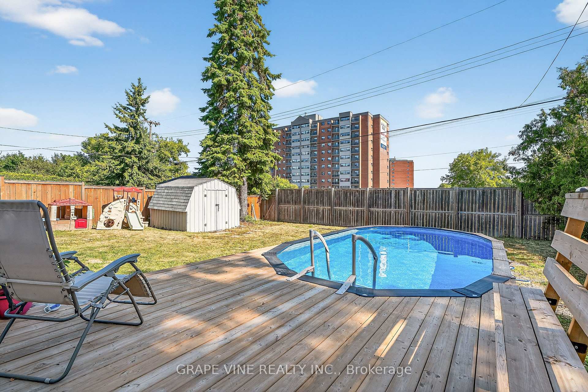 Photo 6 of 2405 Dwight Crescent, Ottawa, Hawthorne Meadows — HOMEH