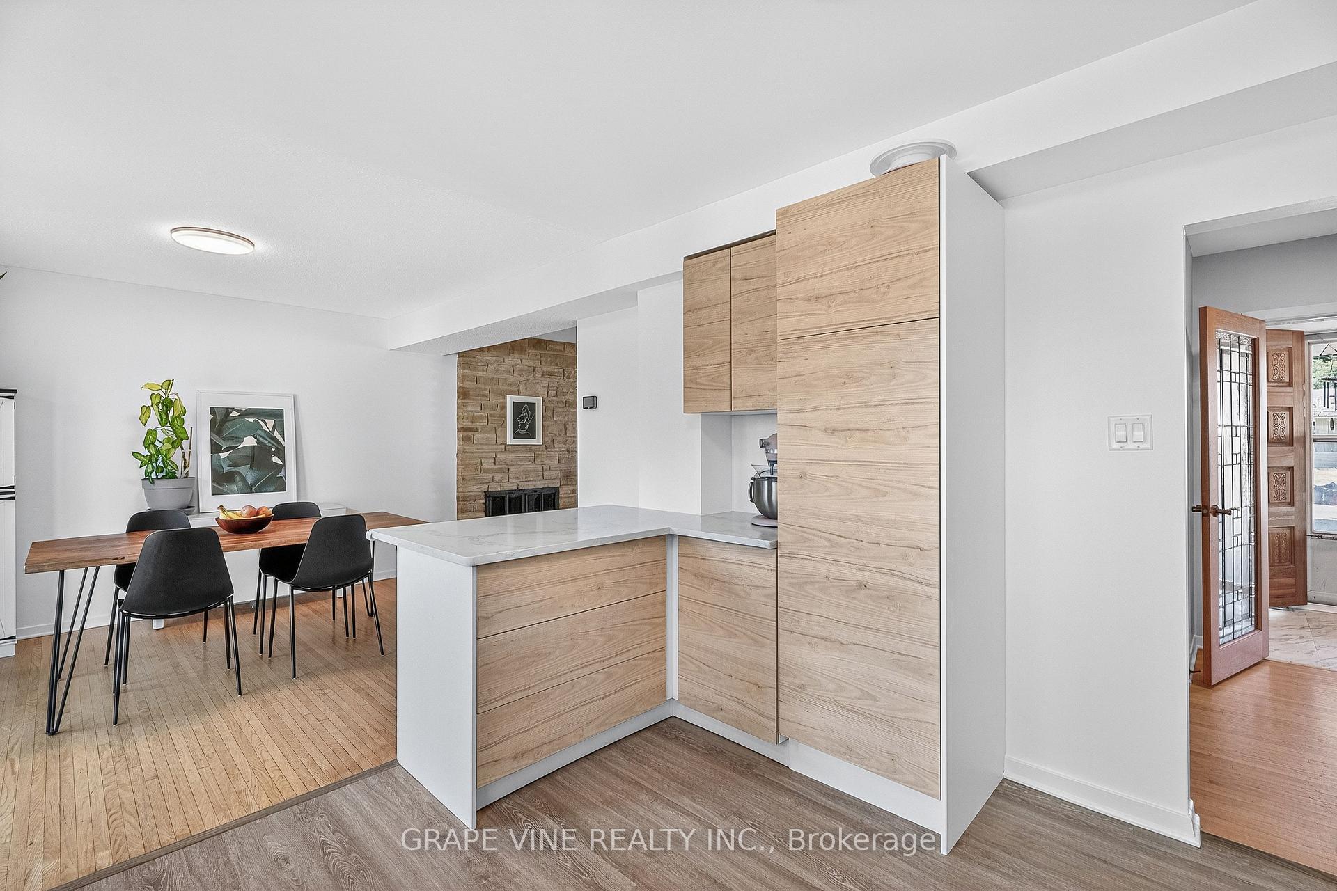 Photo 18 of 2405 Dwight Crescent, Ottawa, Hawthorne Meadows — HOMEH