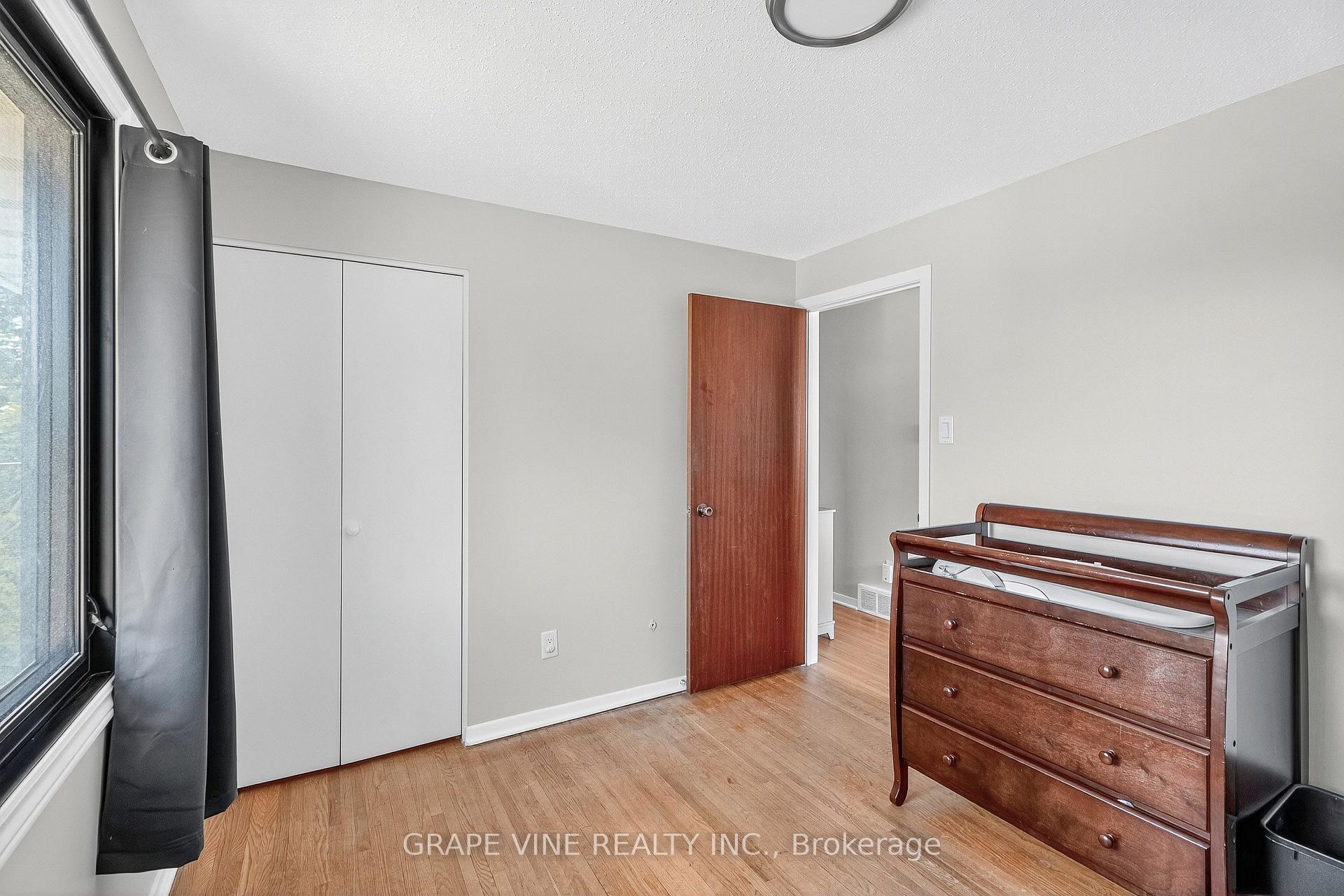 Photo 24 of 2405 Dwight Crescent, Ottawa, Hawthorne Meadows — HOMEH