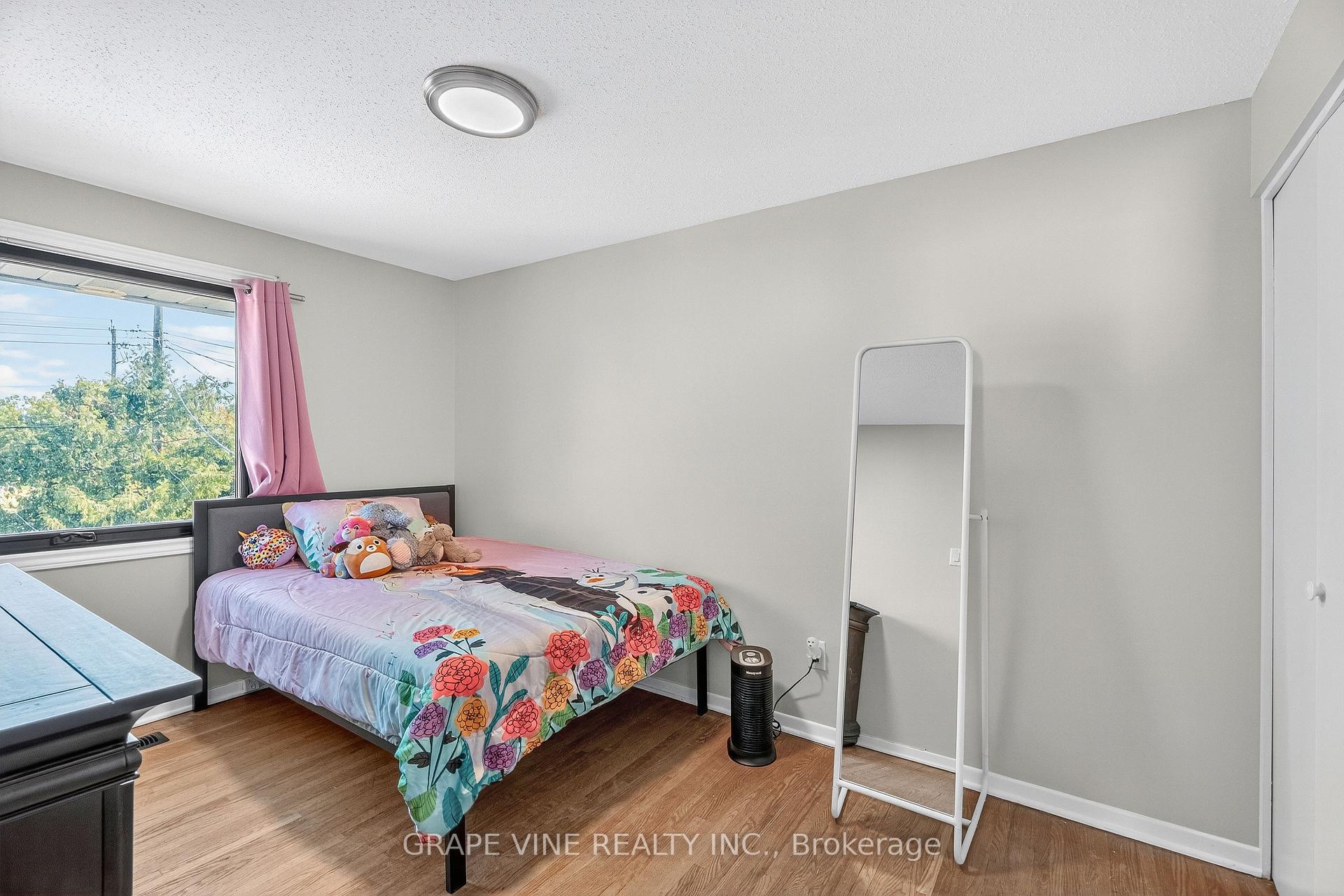 Photo 25 of 2405 Dwight Crescent, Ottawa, Hawthorne Meadows — HOMEH