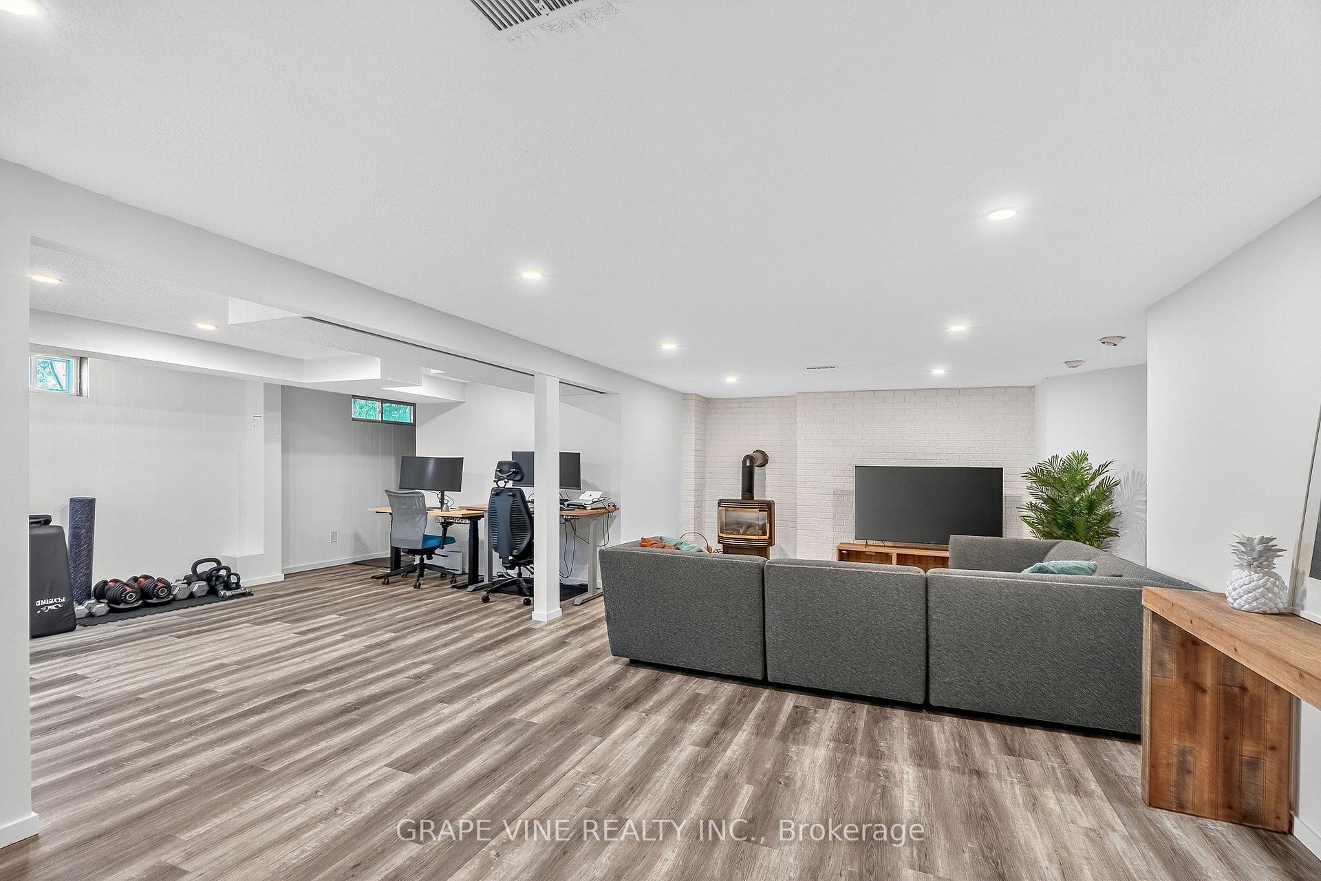 Photo 30 of 2405 Dwight Crescent, Ottawa, Hawthorne Meadows — HOMEH