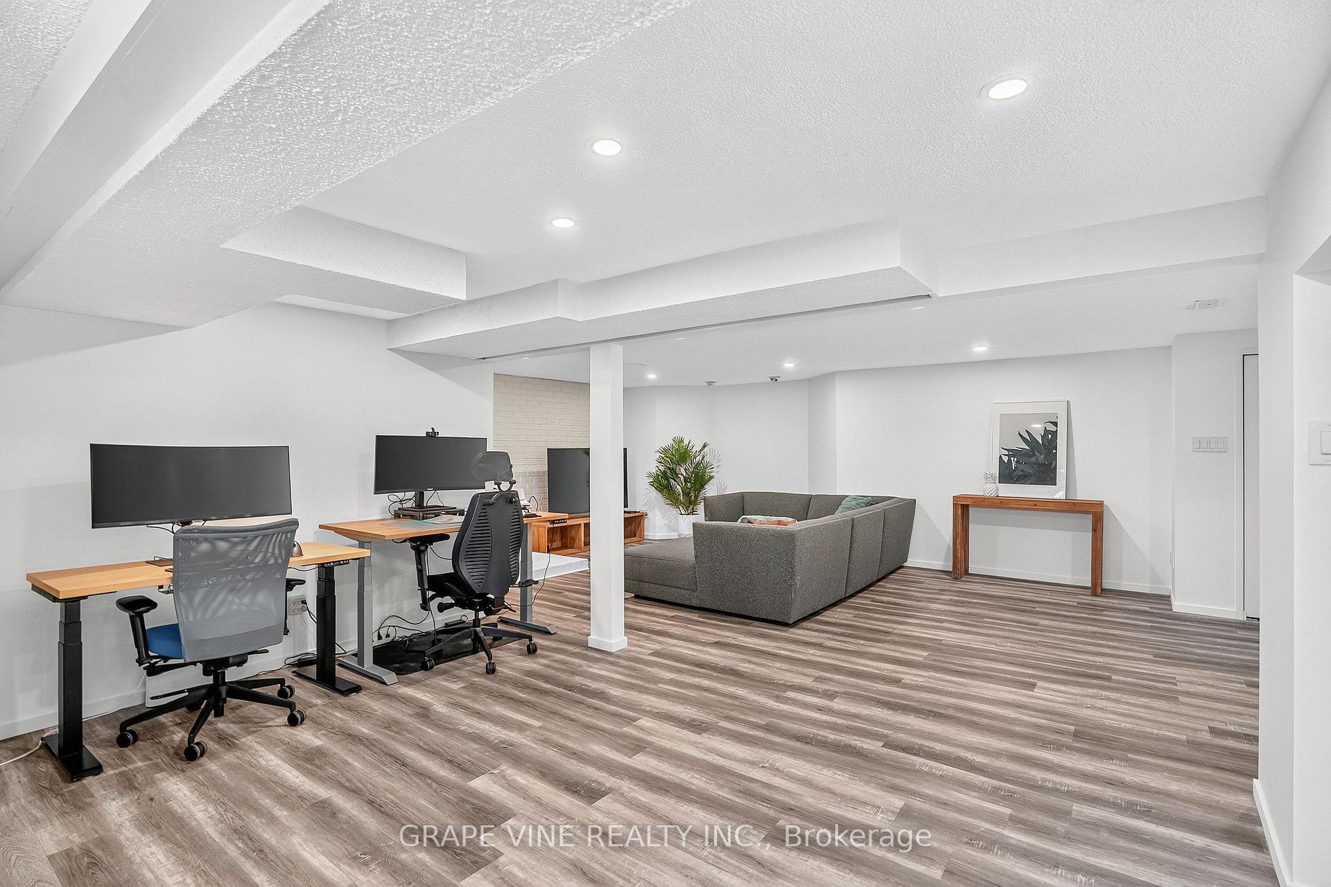 Photo 35 of 2405 Dwight Crescent, Ottawa, Hawthorne Meadows — HOMEH
